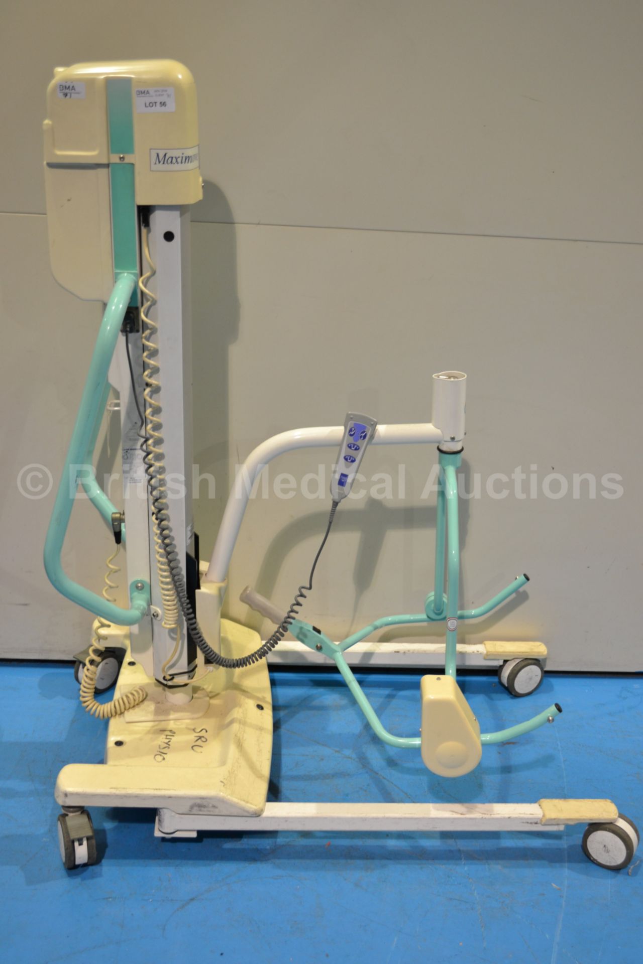 Arjo MaxiMove Electric Patient Hoist with Controll - Image 2 of 3