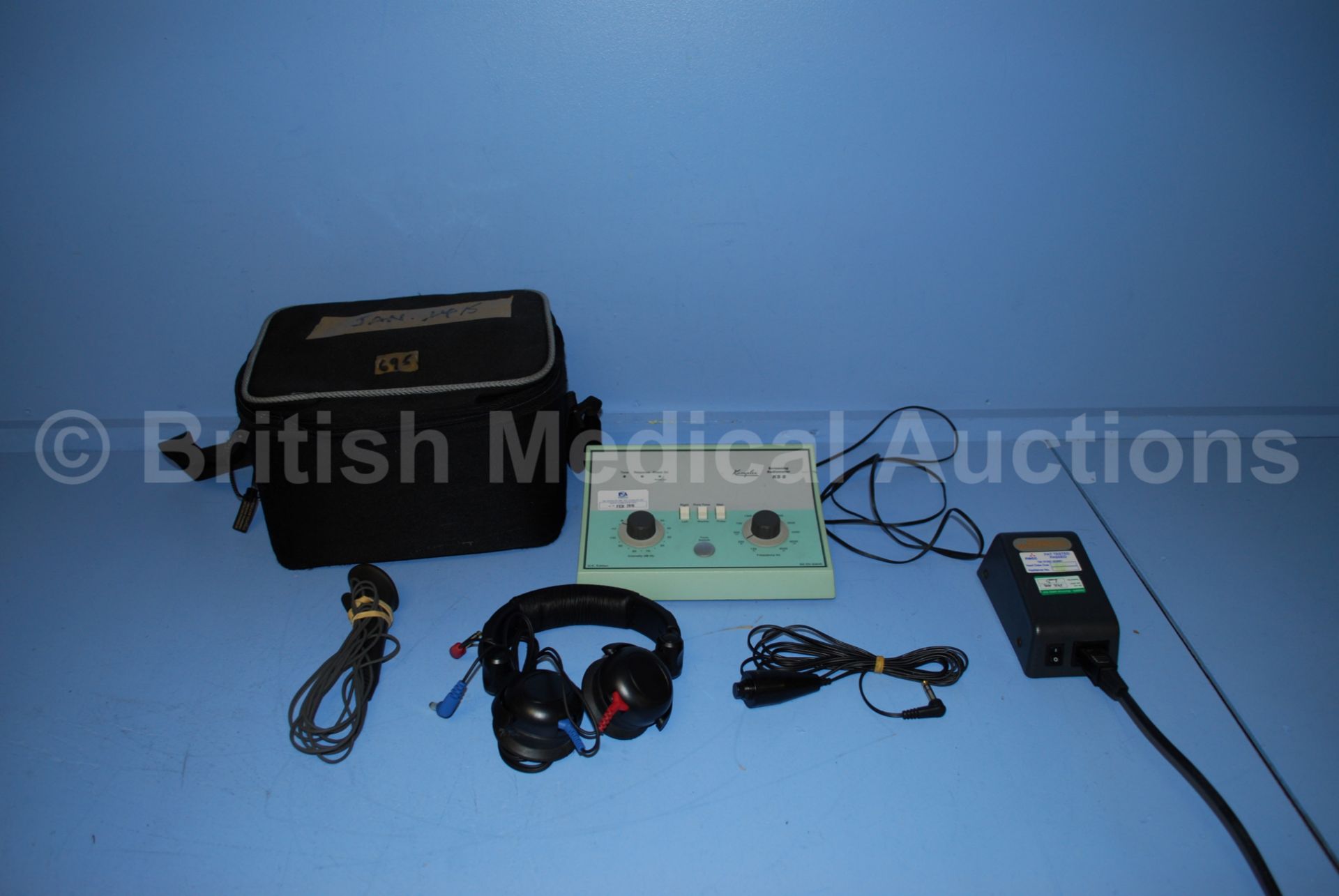 Kamplex KS8 Audiometer with Headphones, 2 x Contro