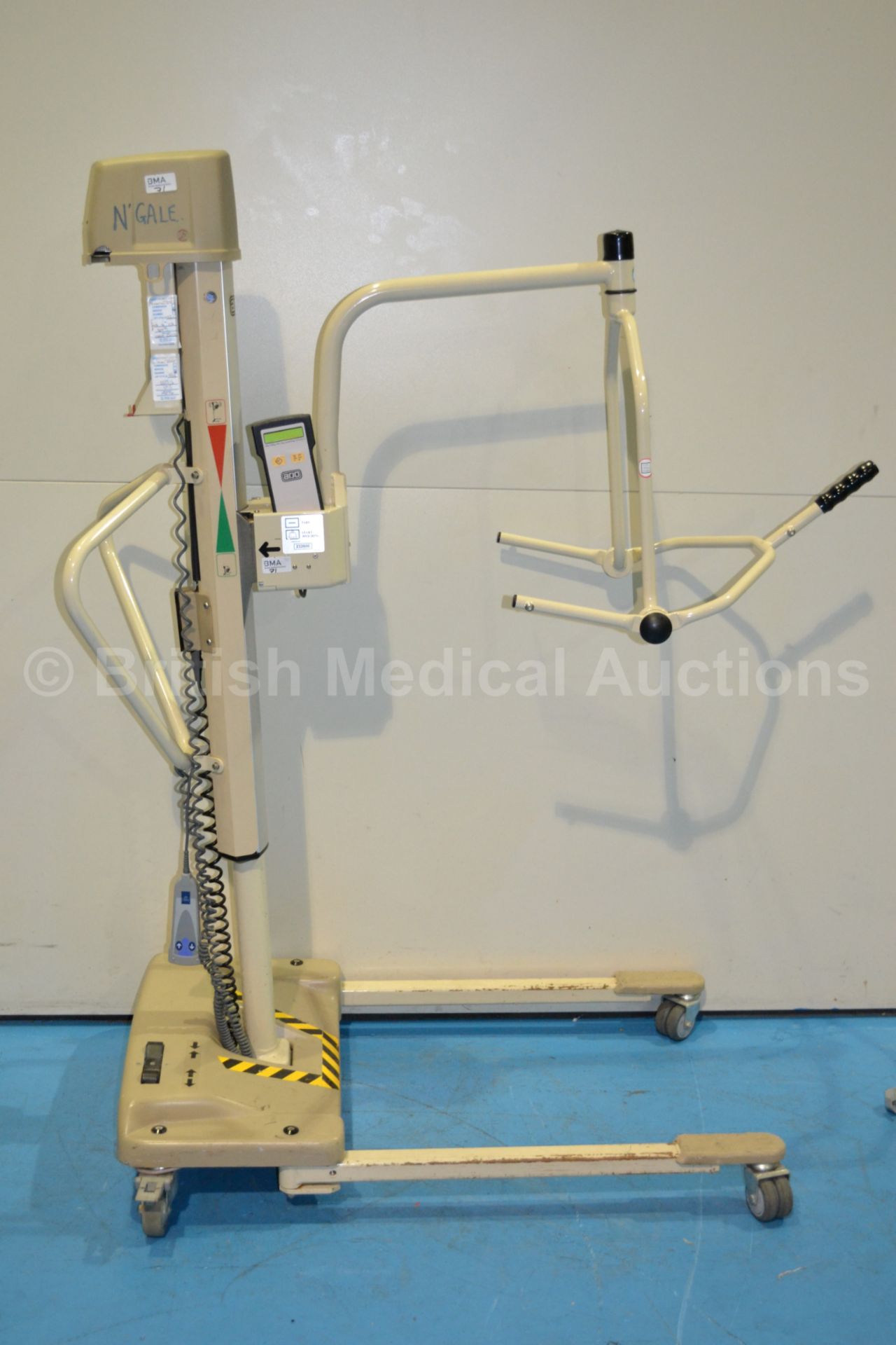 Arjo MaxiLift Electric Patient Hoist with Controll