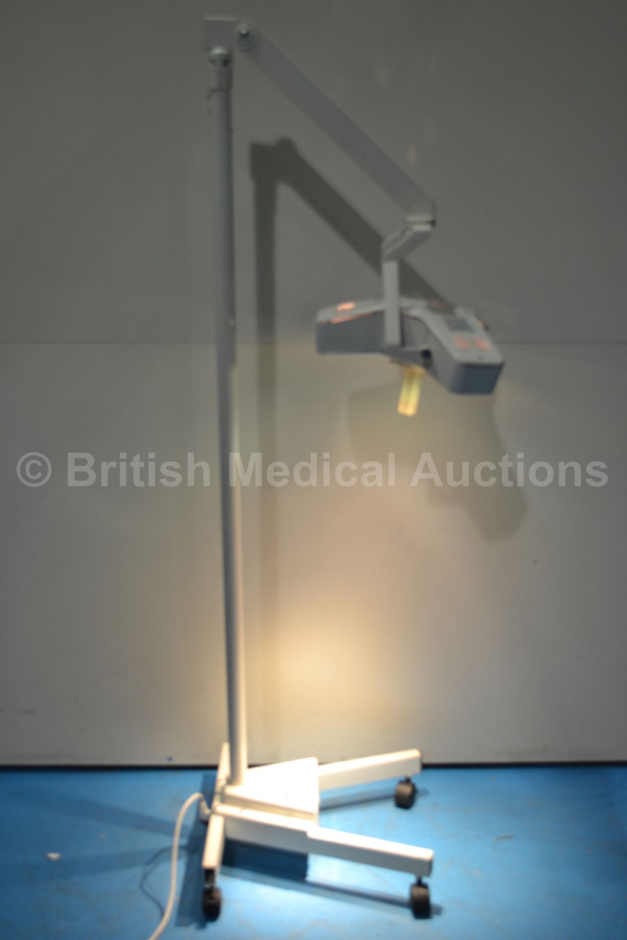 Luxo Portable Examination Light (Powers Up with Go - Image 3 of 4
