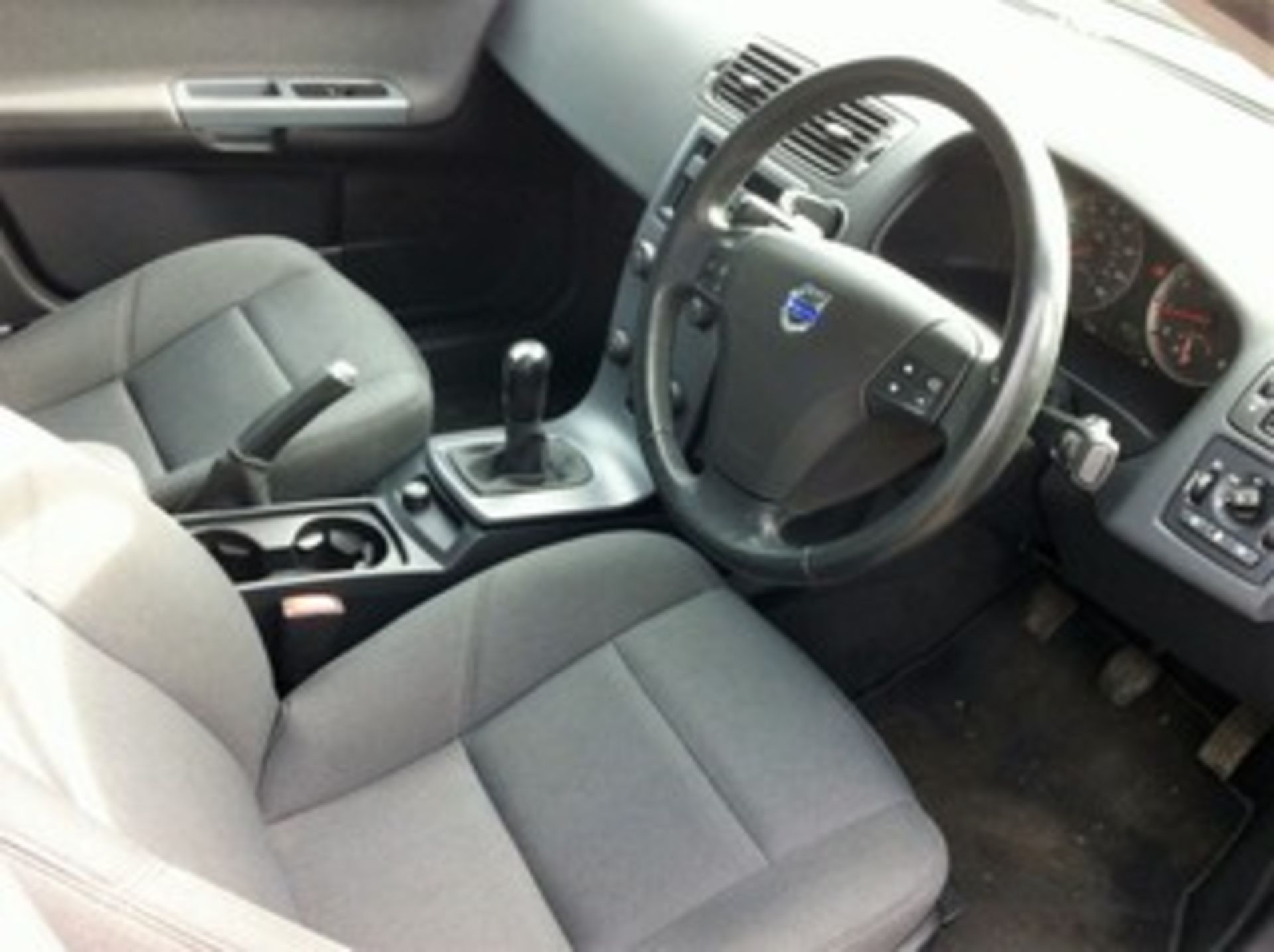 VOLVO S40 1.6 PETROL MANUAL - Image 11 of 15