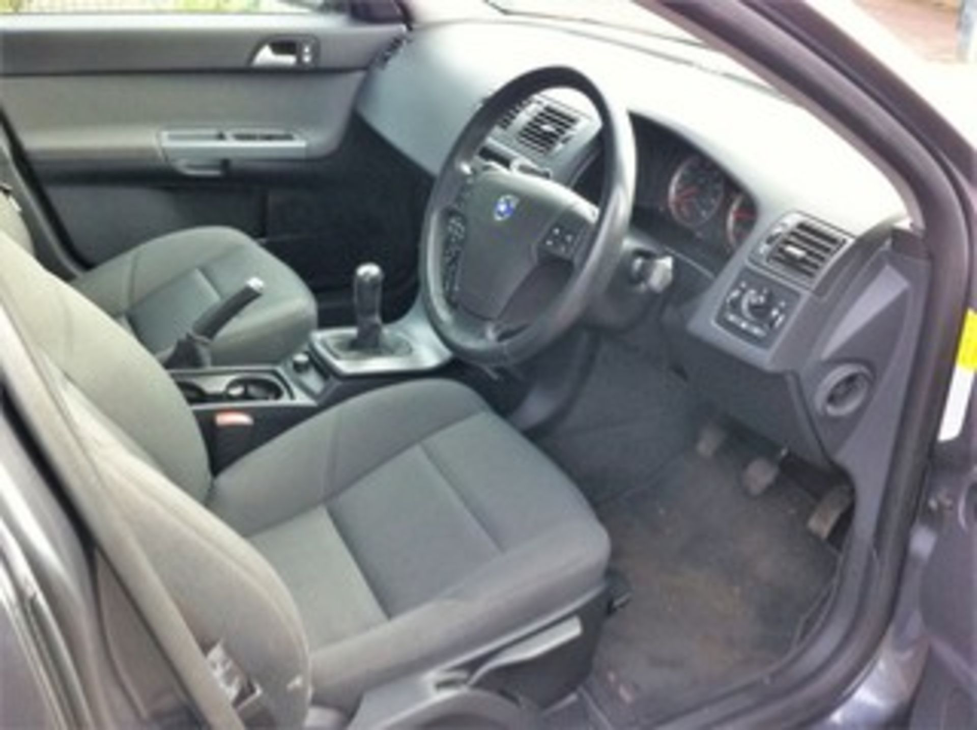 VOLVO S40 1.6 PETROL MANUAL - Image 10 of 15