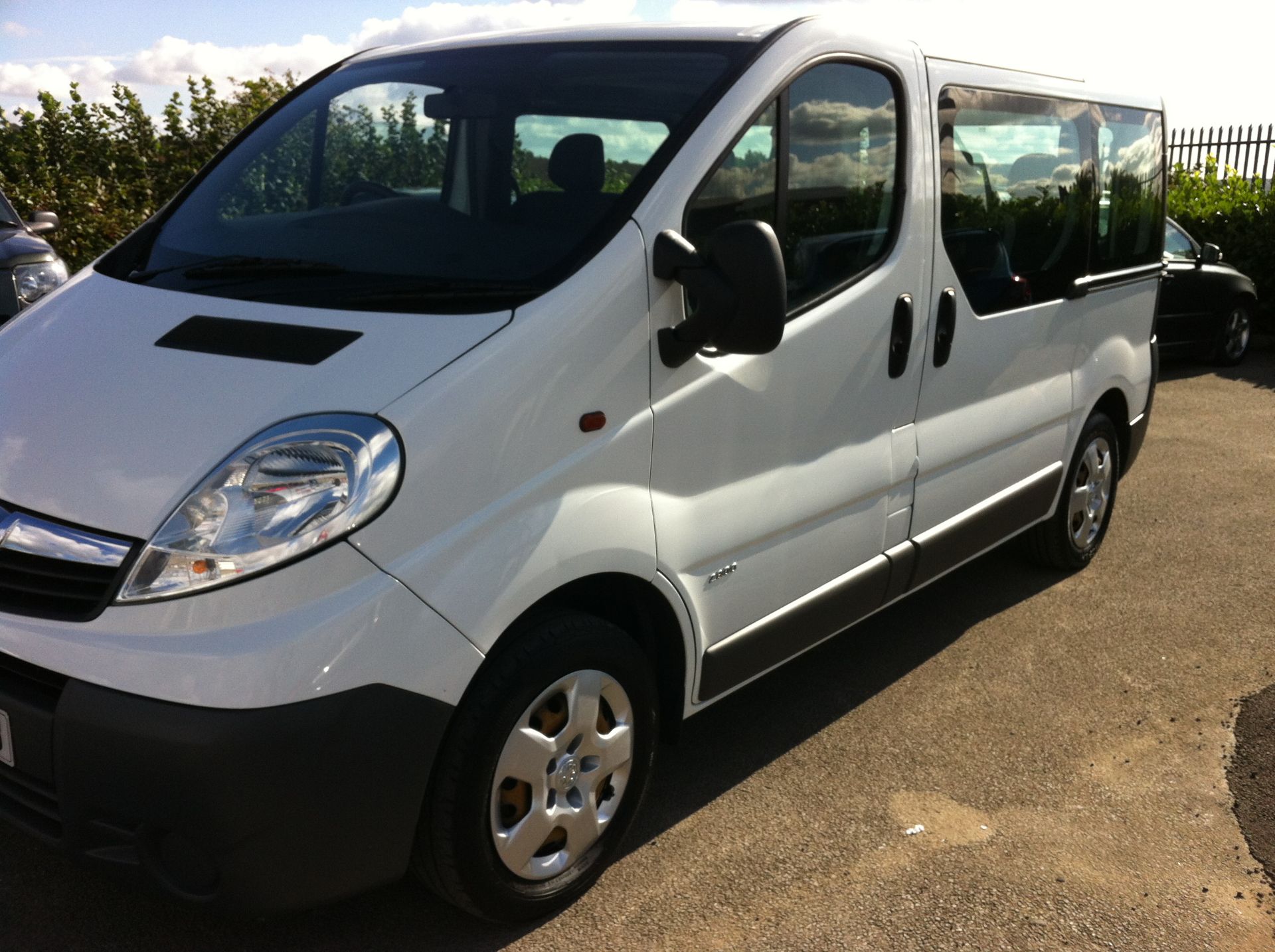 VAUXHALL VIVARO 9 SEATER *** PLUS VAT ***