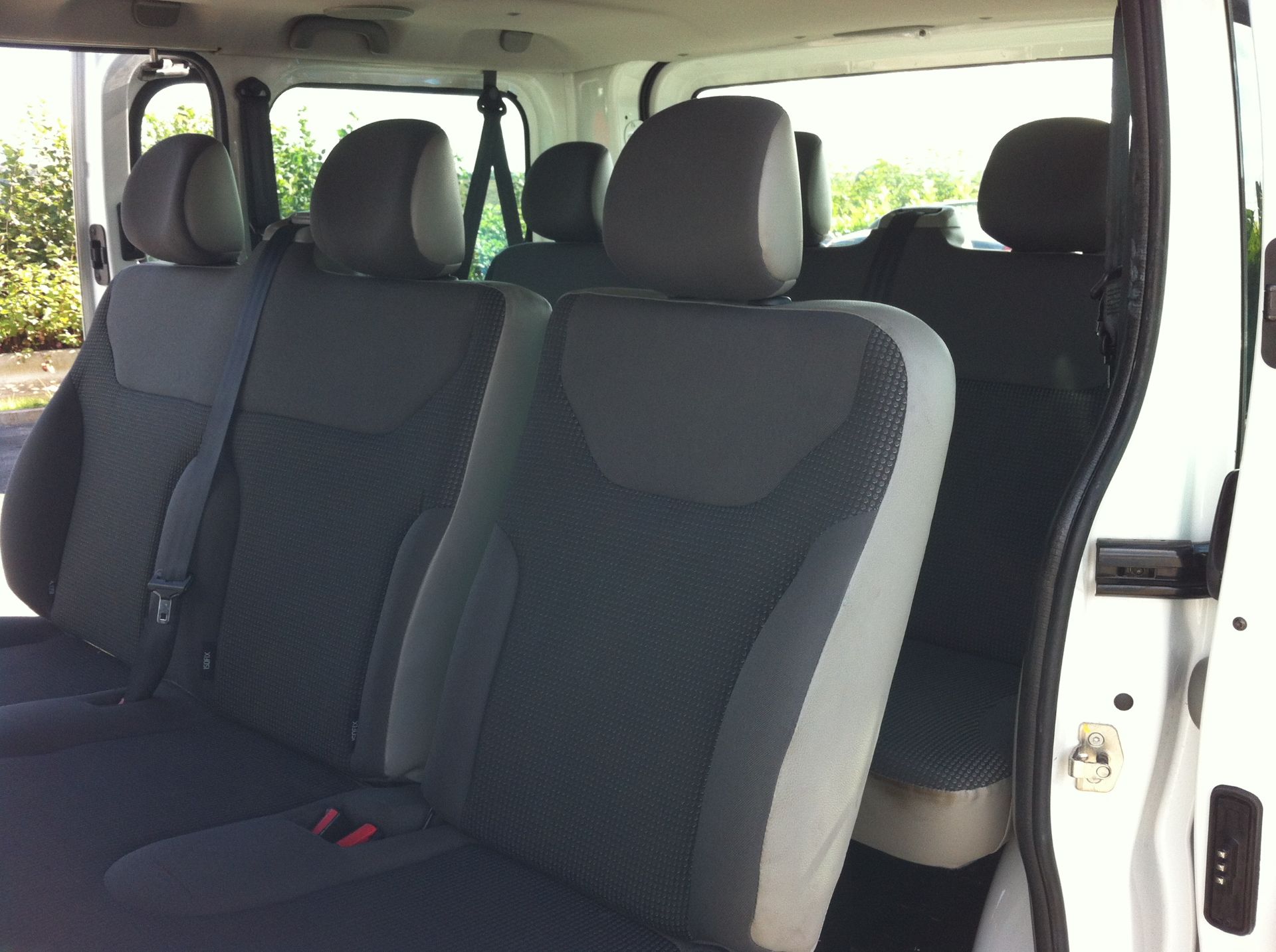 VAUXHALL VIVARO 9 SEATER *** PLUS VAT *** - Image 7 of 9