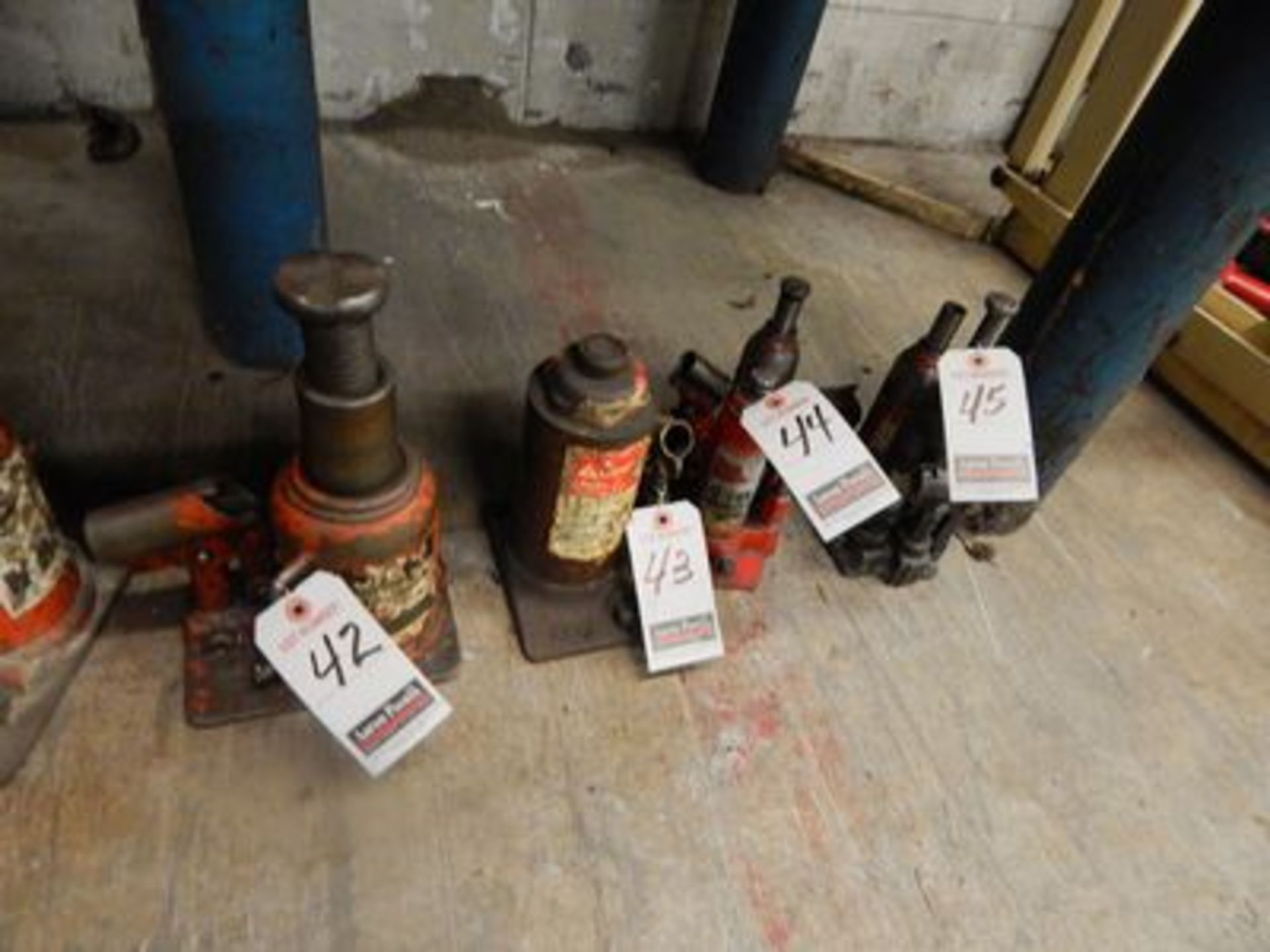 HYD. BOTTLE JACK, 20 TON CAP.