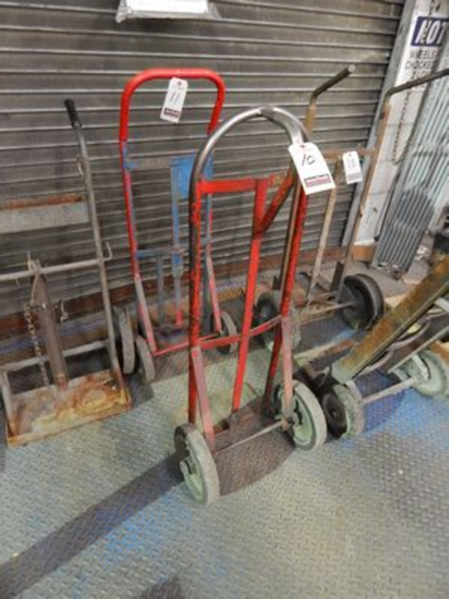 RUBBER TIRE HAND TRUCK