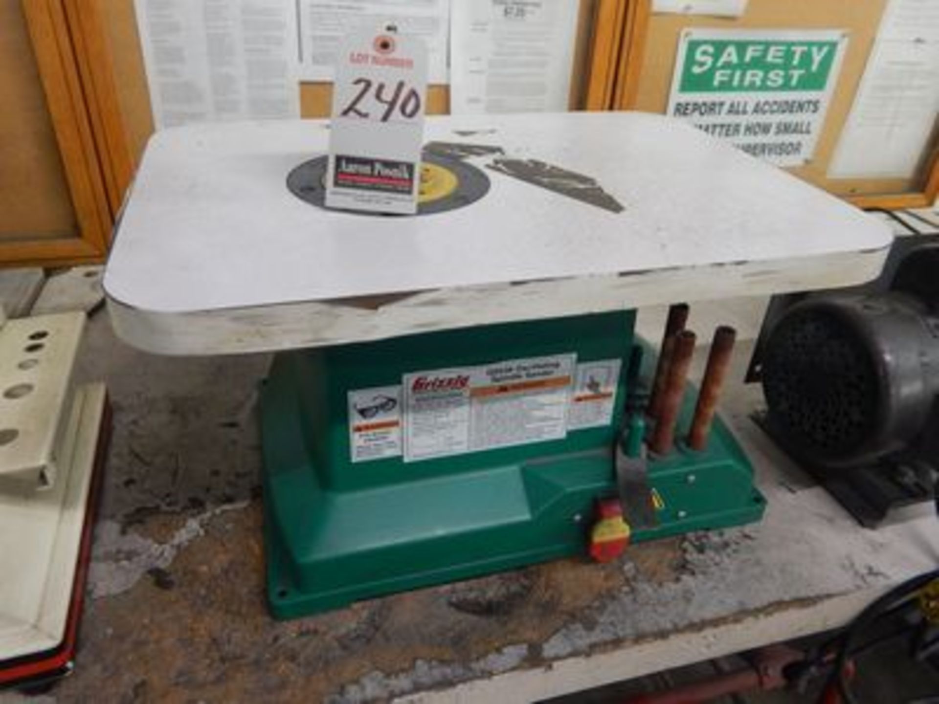 GRIZZLY BENCHTOP OSCILLATING SPINDLE SANDER, M/N GO538