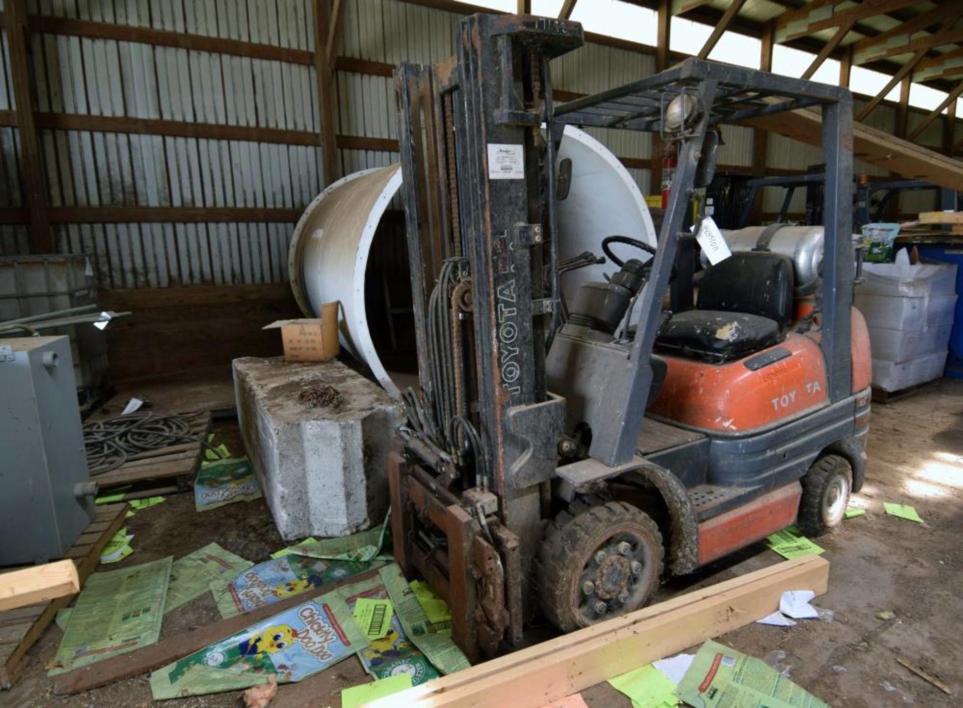 Toyota LPG Forklift, Model 42-6FGCU25. Three stage mast, 5000 pound base capacity. Serial# 70160.