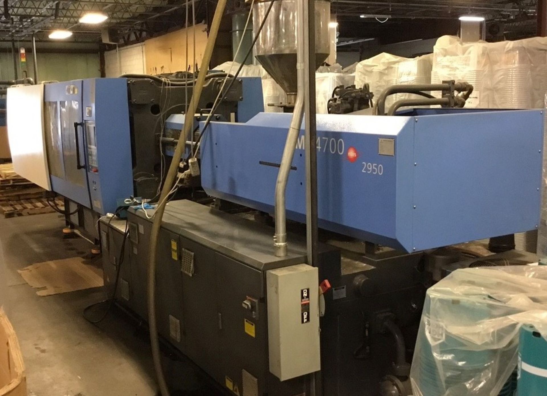 528 Ton, 75.56 oz. HAITIAN Injection Molding Machine | Model: MA4700/2950 | Year: 2008 - Image 2 of 6