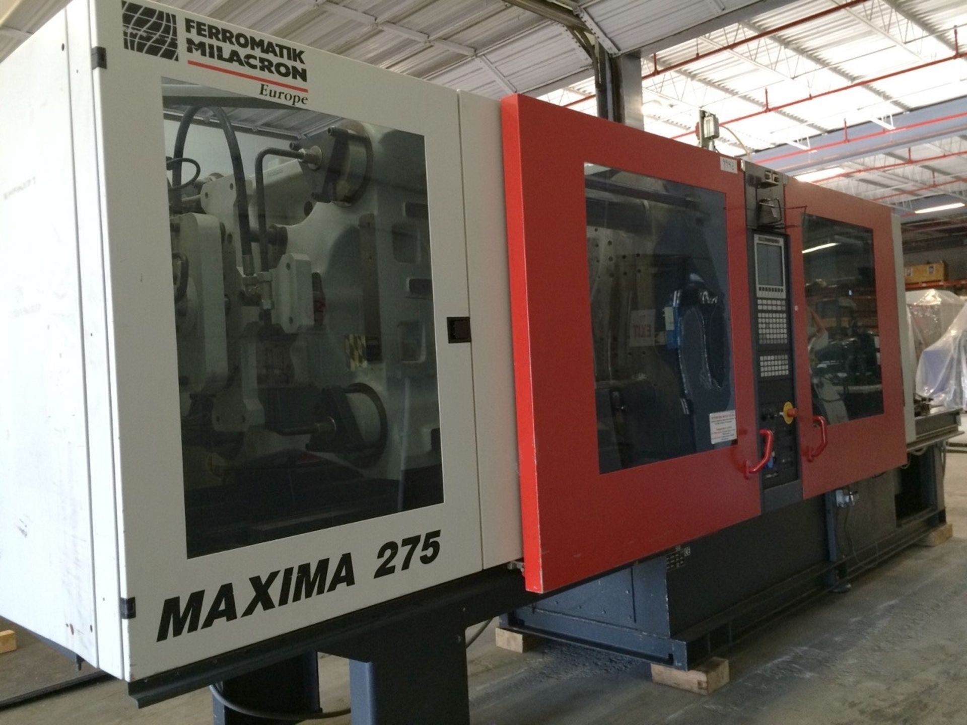 275 Ton, 24 oz. FERROMATIK MILACRON Injection Molding Machine | Model: MV 275-1540 | Year: 2002