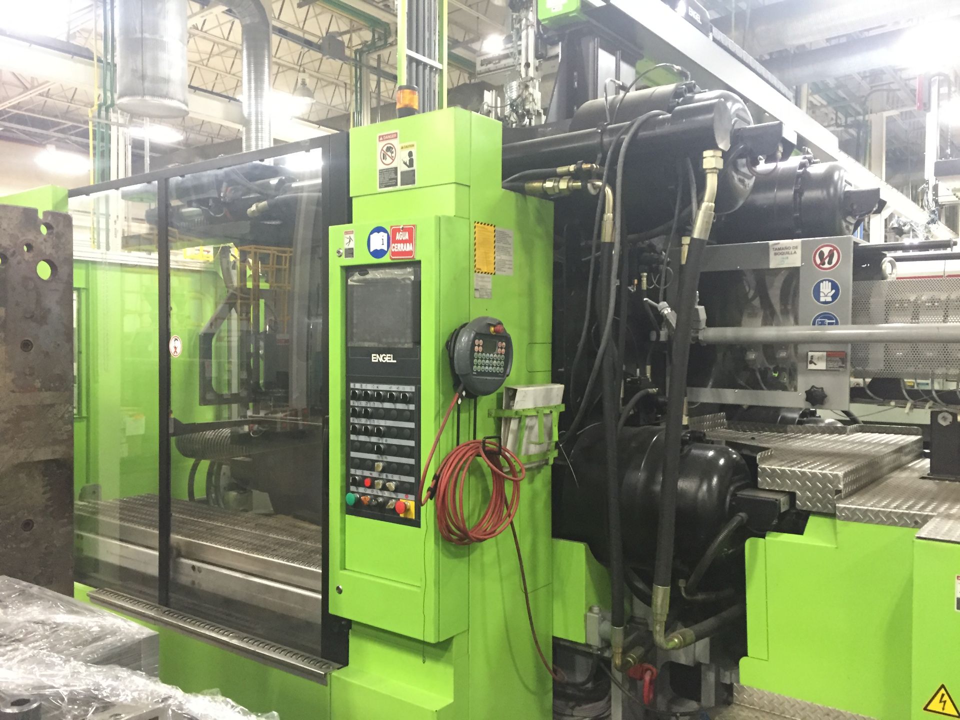 1000 Ton, 137 oz. ENGEL Injection Molding Machine | Model: DUO 7050/1000 US | Year: 2008 - Image 2 of 8