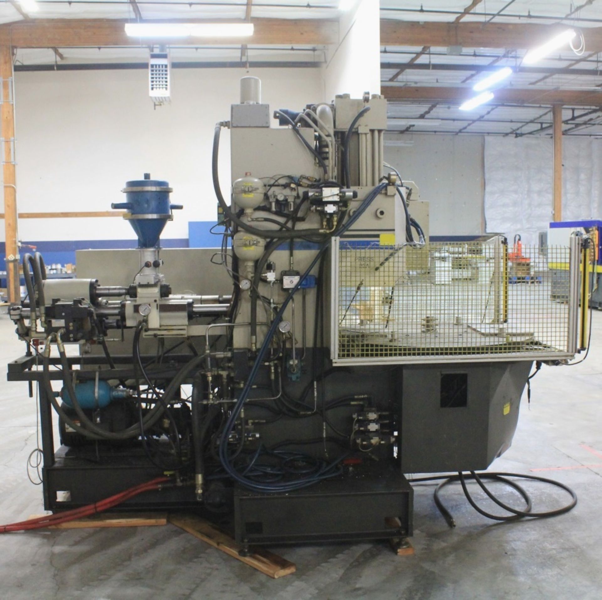 90 Ton, 4.4 oz. CINCINNATI MILACRON Vertical Rotary Injection Molder | Model: Vector CH-90-R - Image 6 of 8