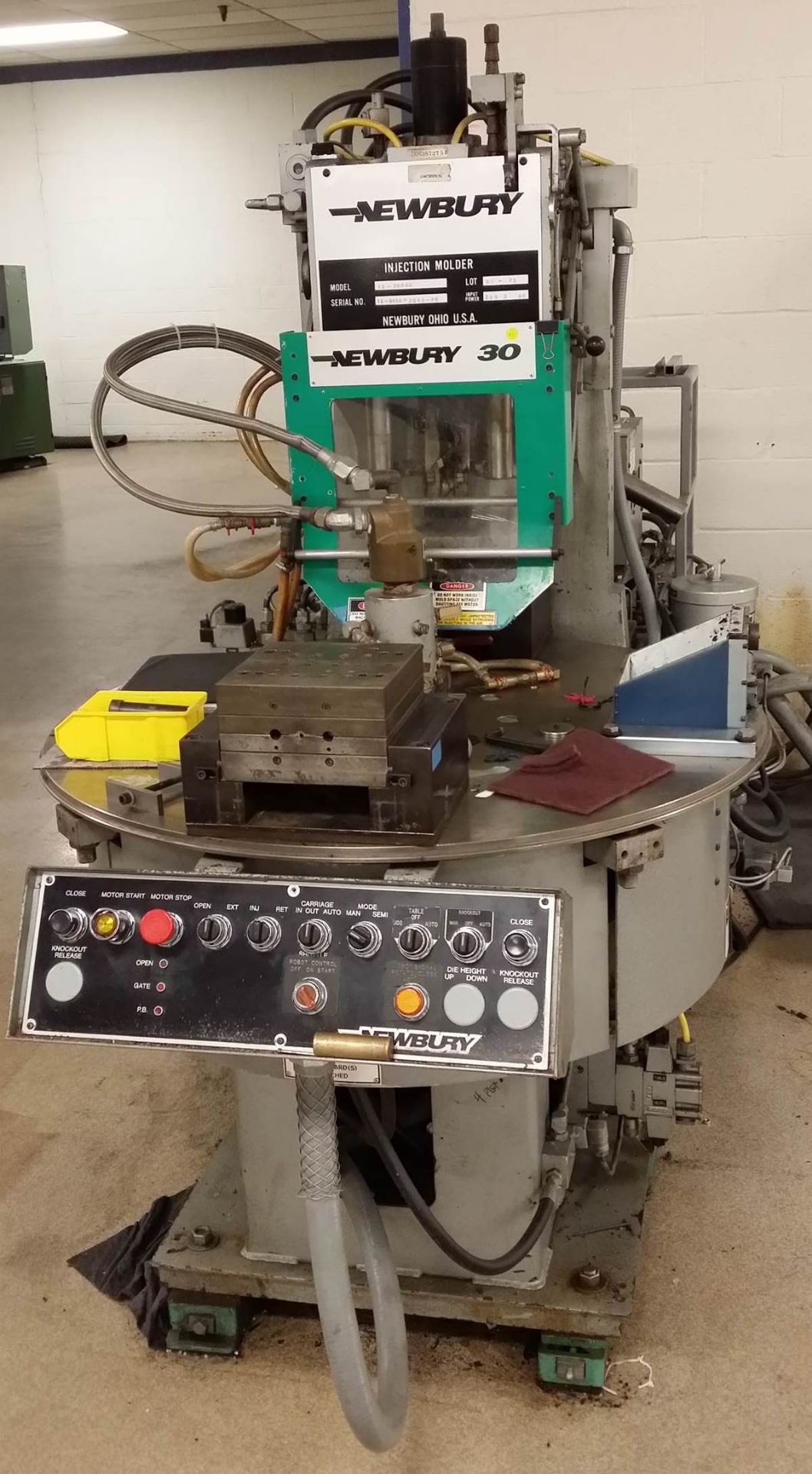 30 Ton, 2 oz. NEWBURY 4-Station Rotary Injection Molding Machine | Model: V2-30ARS - Image 2 of 4