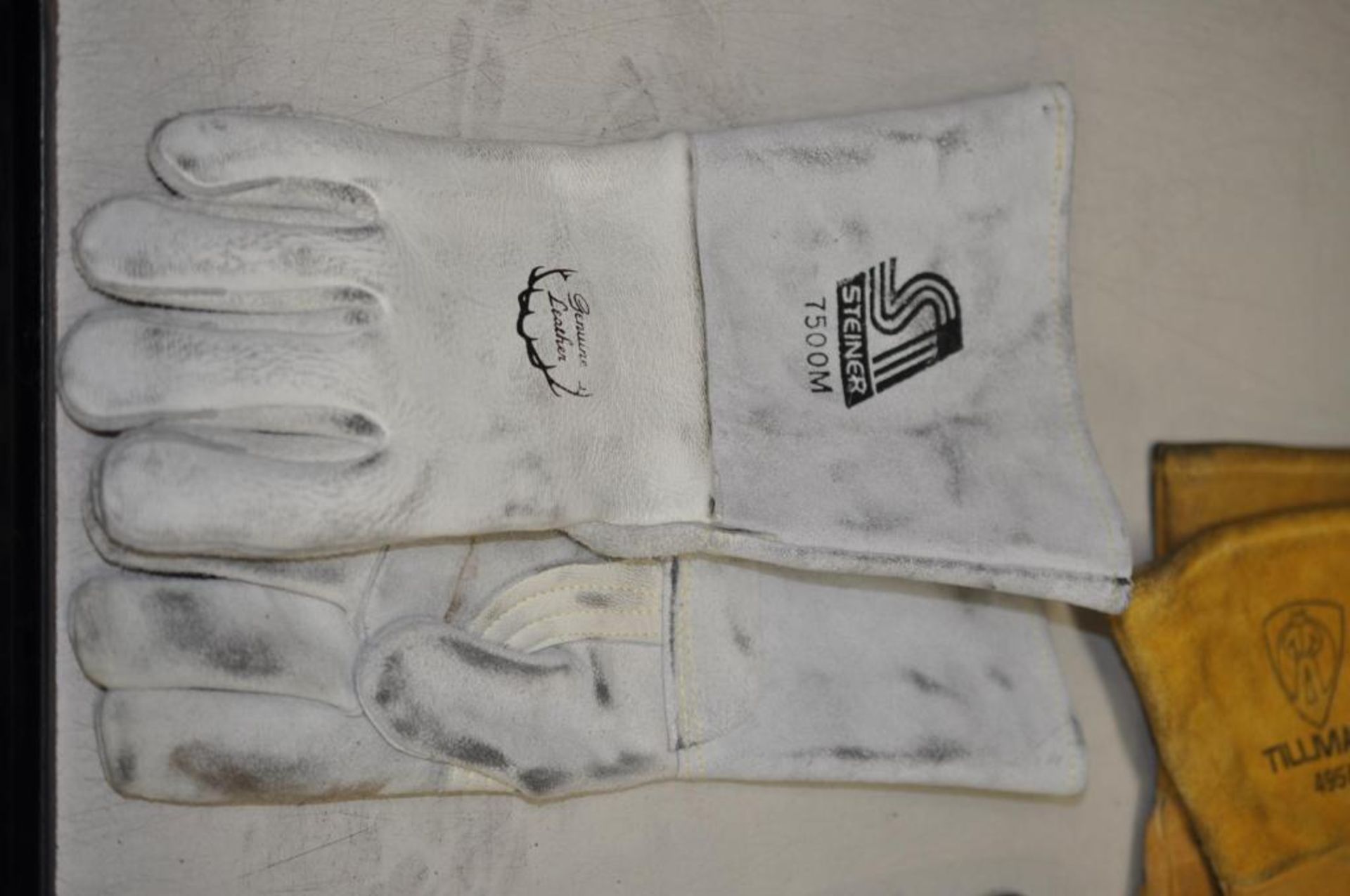 Welding gloves - Image 3 of 4