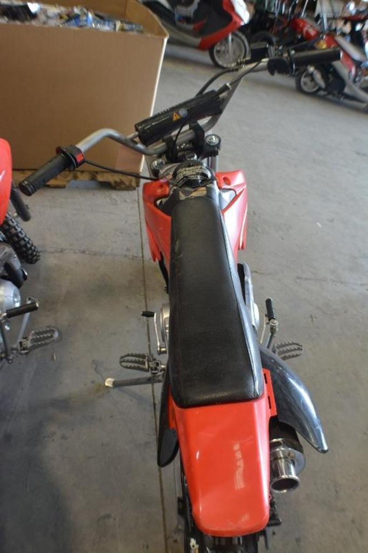 Dirt Bike 70cc 4 Stroke Red/Black Color. Key is missing . This unit is for EXPORT ONLY. Buyers ackno - Image 5 of 7