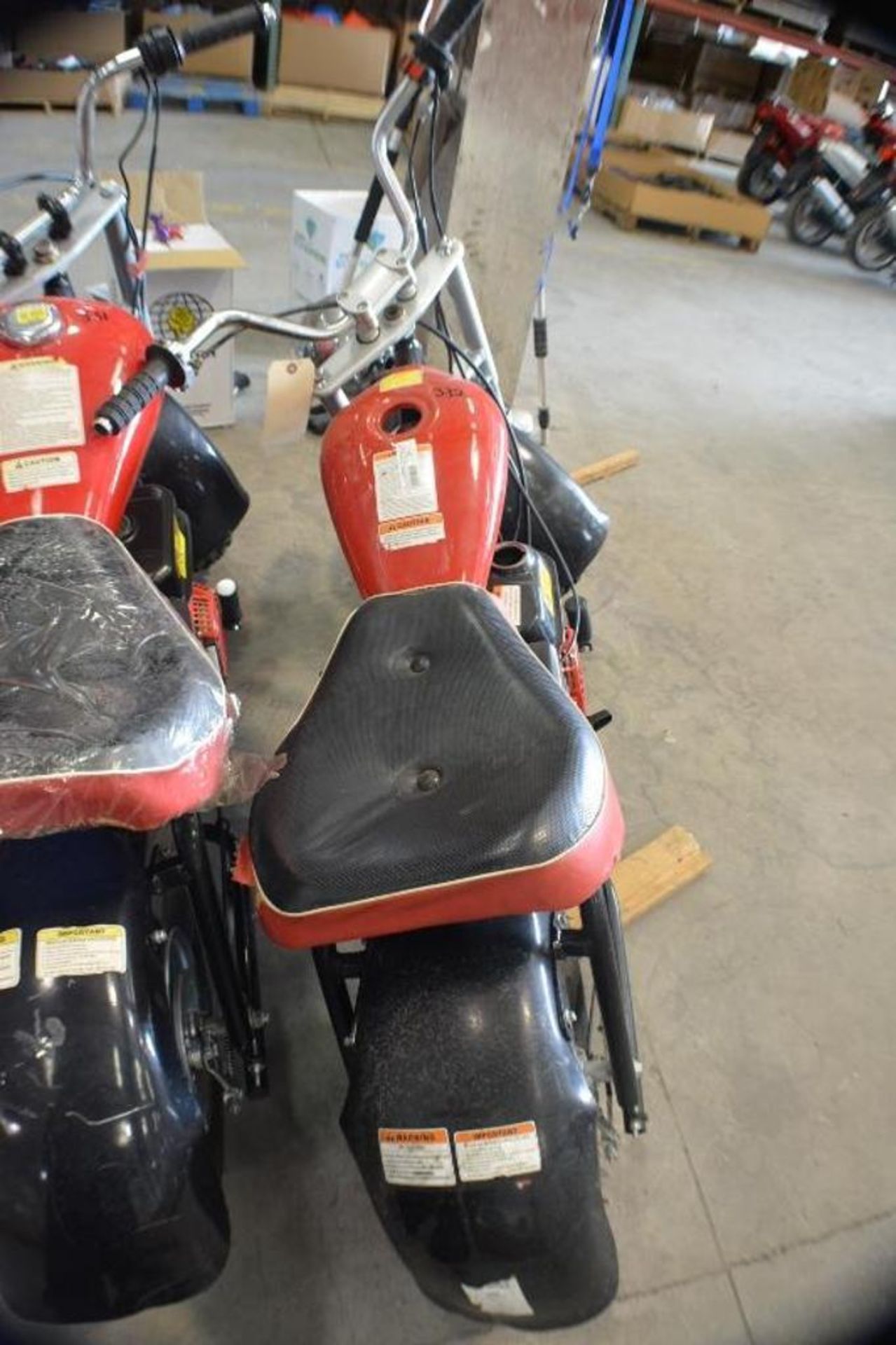 Chopper 196cc 4 Stroke. Red/Black Color fuel tank Cap is missing. This unit are for EXPORT ONLY. Buy - Image 6 of 7