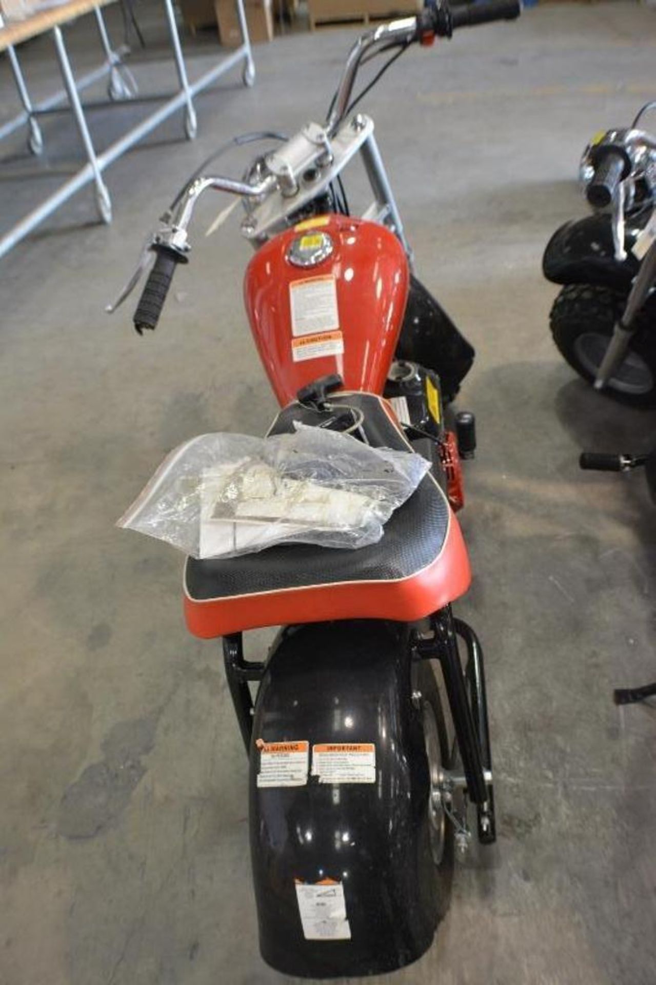 Chopper 196cc 4 Stroke. Red/Black Color fuel tank Cap is missing. This unit are for EXPORT ONLY. Buy - Image 7 of 7