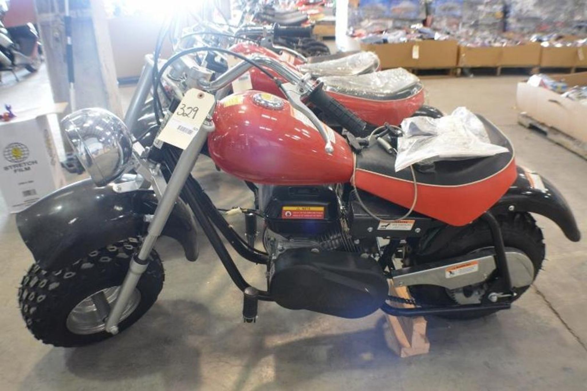 Chopper 196cc 4 Stroke. Red/Black Color fuel tank Cap is missing. This unit are for EXPORT ONLY. Buy - Image 2 of 7
