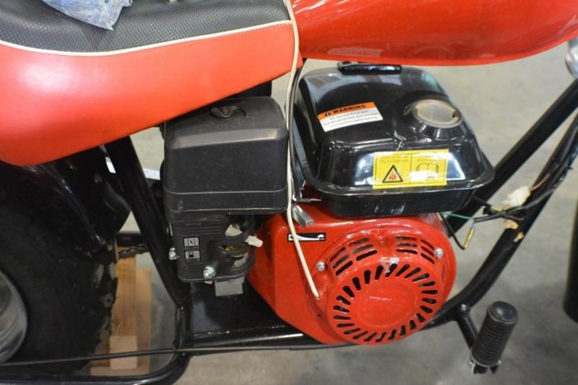 Chopper 196cc 4 Stroke. Red/Black Color fuel tank Cap is missing. This unit are for EXPORT ONLY. Buy - Image 6 of 7