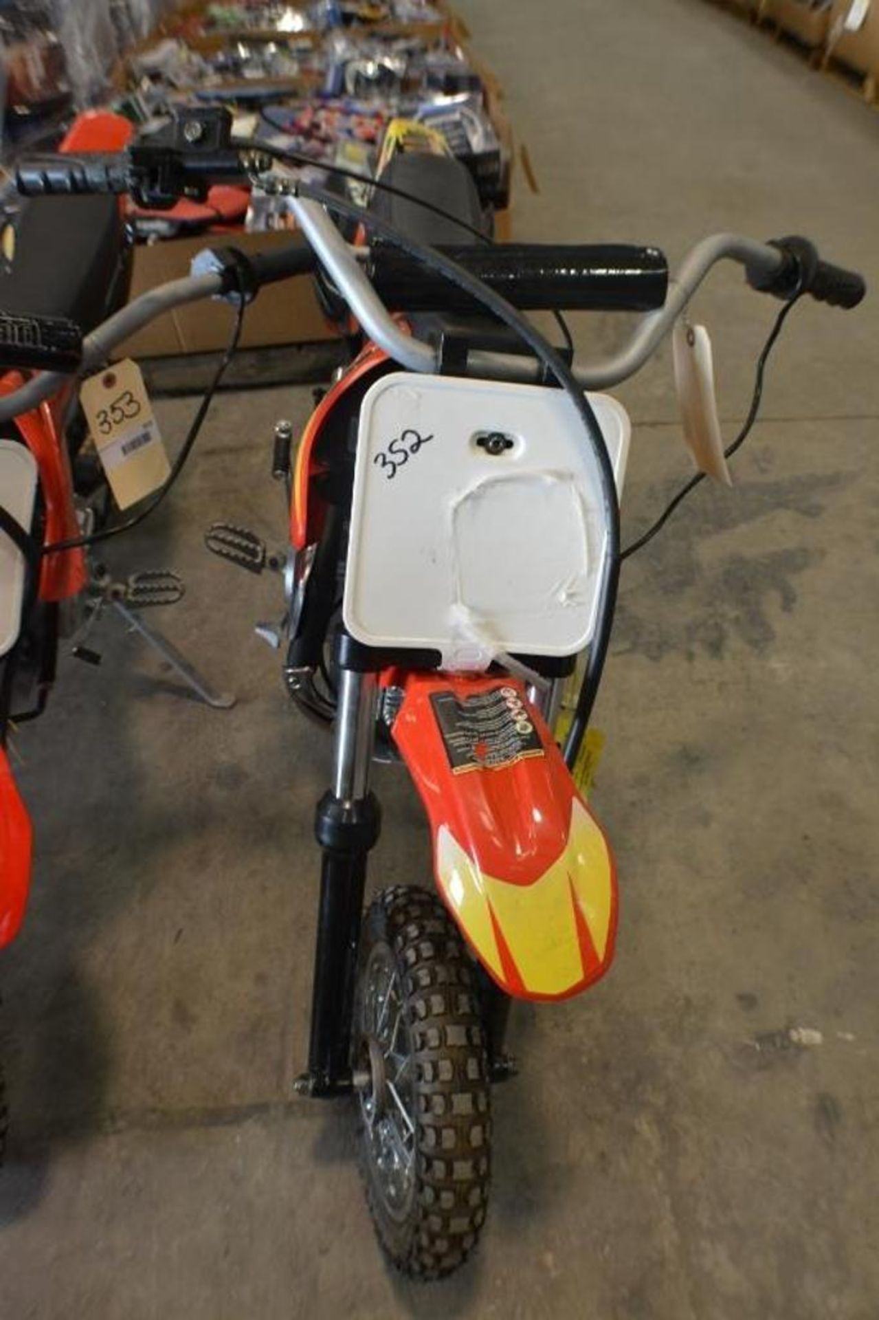 Dirt Bike 70cc 4 Stroke Red/Black Color. Key is missing. This unit is for EXPORT ONLY. Buyers acknow - Image 3 of 4