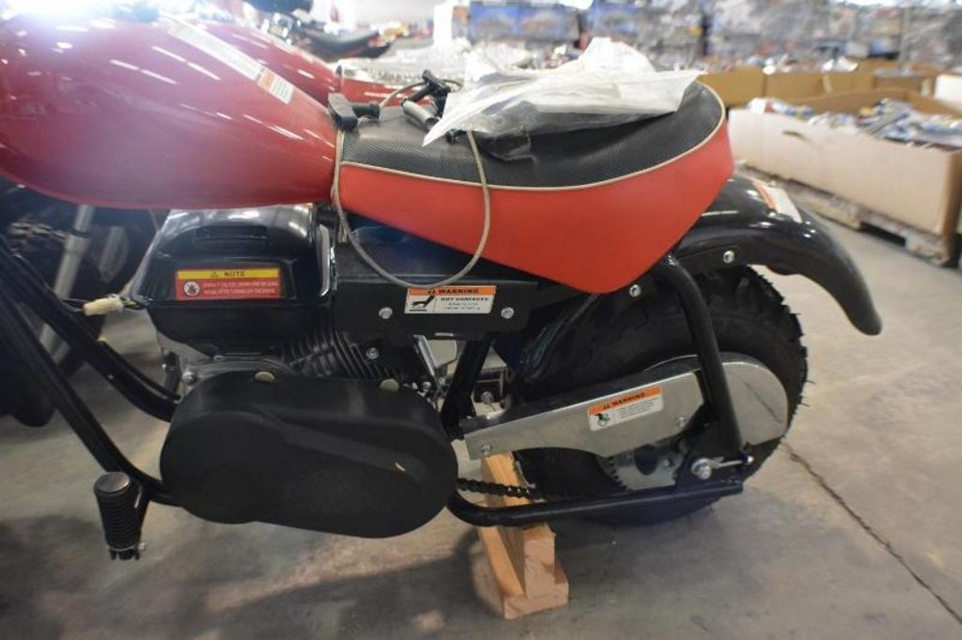 Chopper 196cc 4 Stroke. Red/Black Color fuel tank Cap is missing. This unit are for EXPORT ONLY. Buy - Image 3 of 7