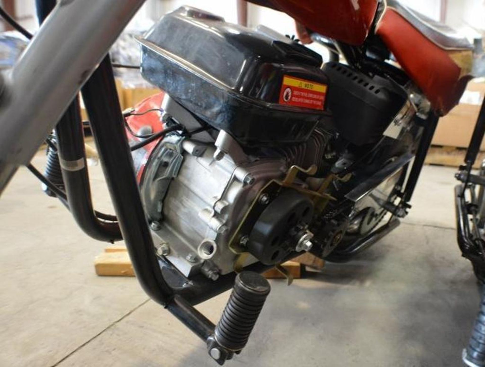 Chopper 196cc 4 Stroke. Red/Black Color fuel tank Cap is missing. This unit are for EXPORT ONLY. Buy - Image 5 of 7