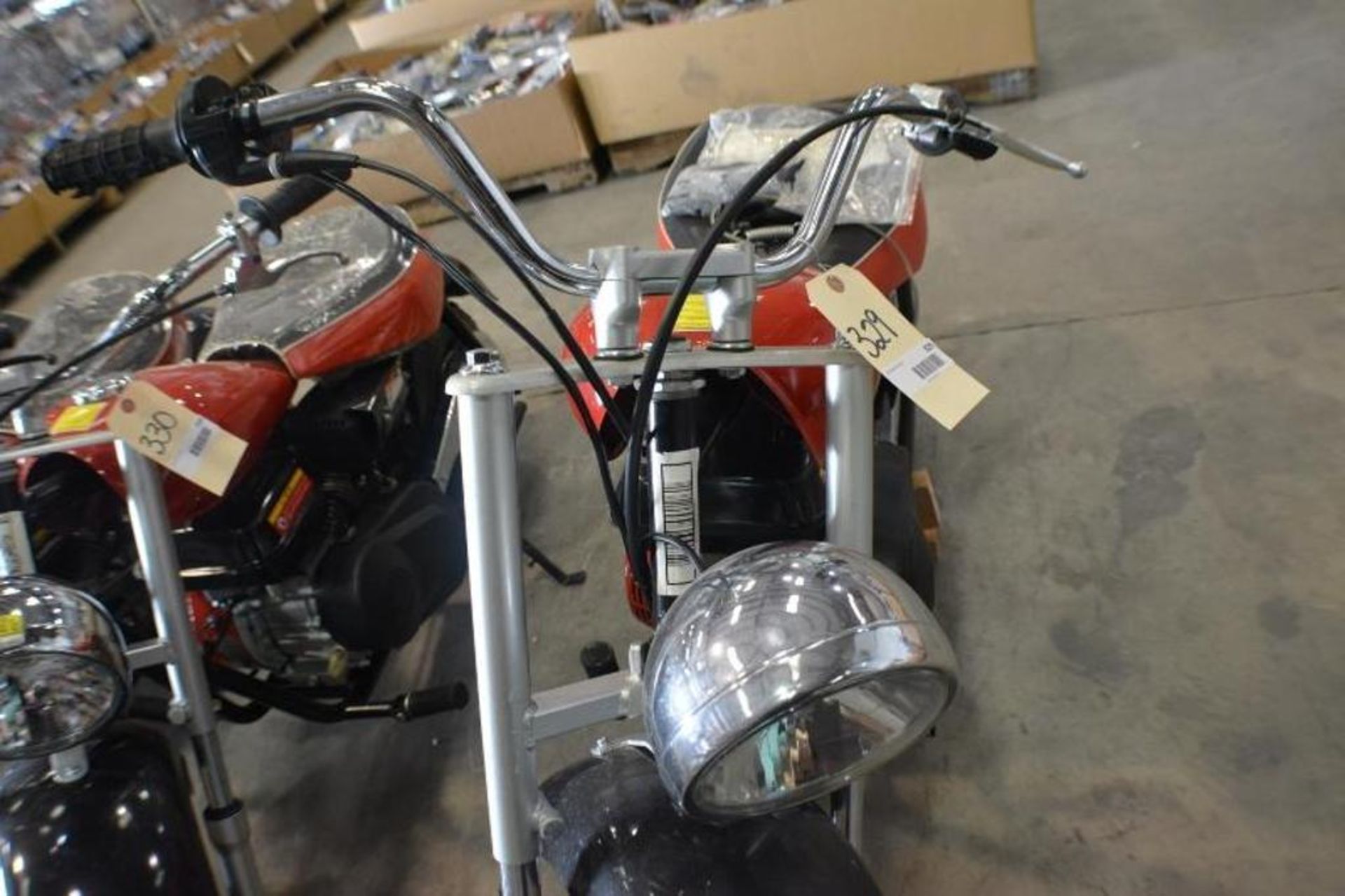 Chopper 196cc 4 Stroke. Red/Black Color fuel tank Cap is missing. This unit are for EXPORT ONLY. Buy - Image 4 of 7