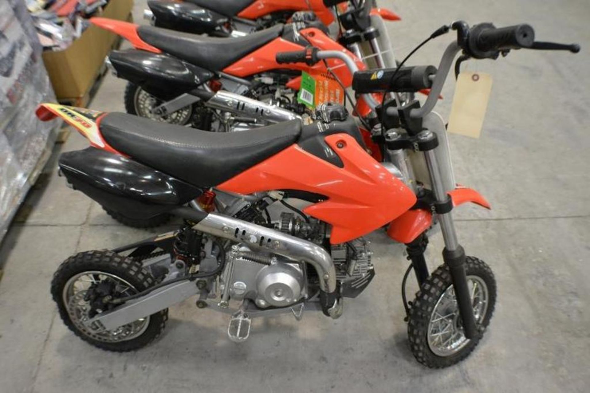 Dirt Bike 70cc 4 Stroke Red/Black Color. Key is missing. This unit is for EXPORT ONLY. Buyers acknow - Image 2 of 7