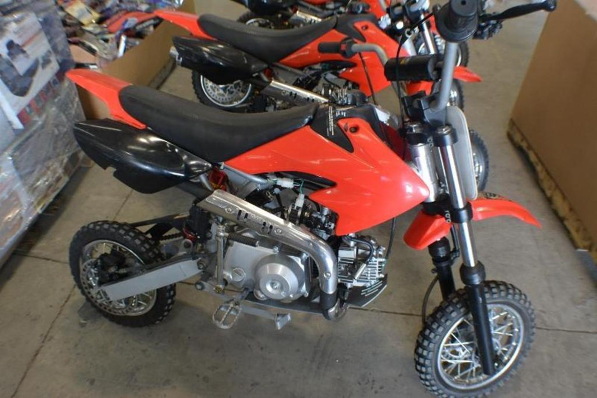 Dirt Bike 70cc 4 Stroke Red/Black Color. Key is missing . This unit is for EXPORT ONLY. Buyers ackno - Image 2 of 7