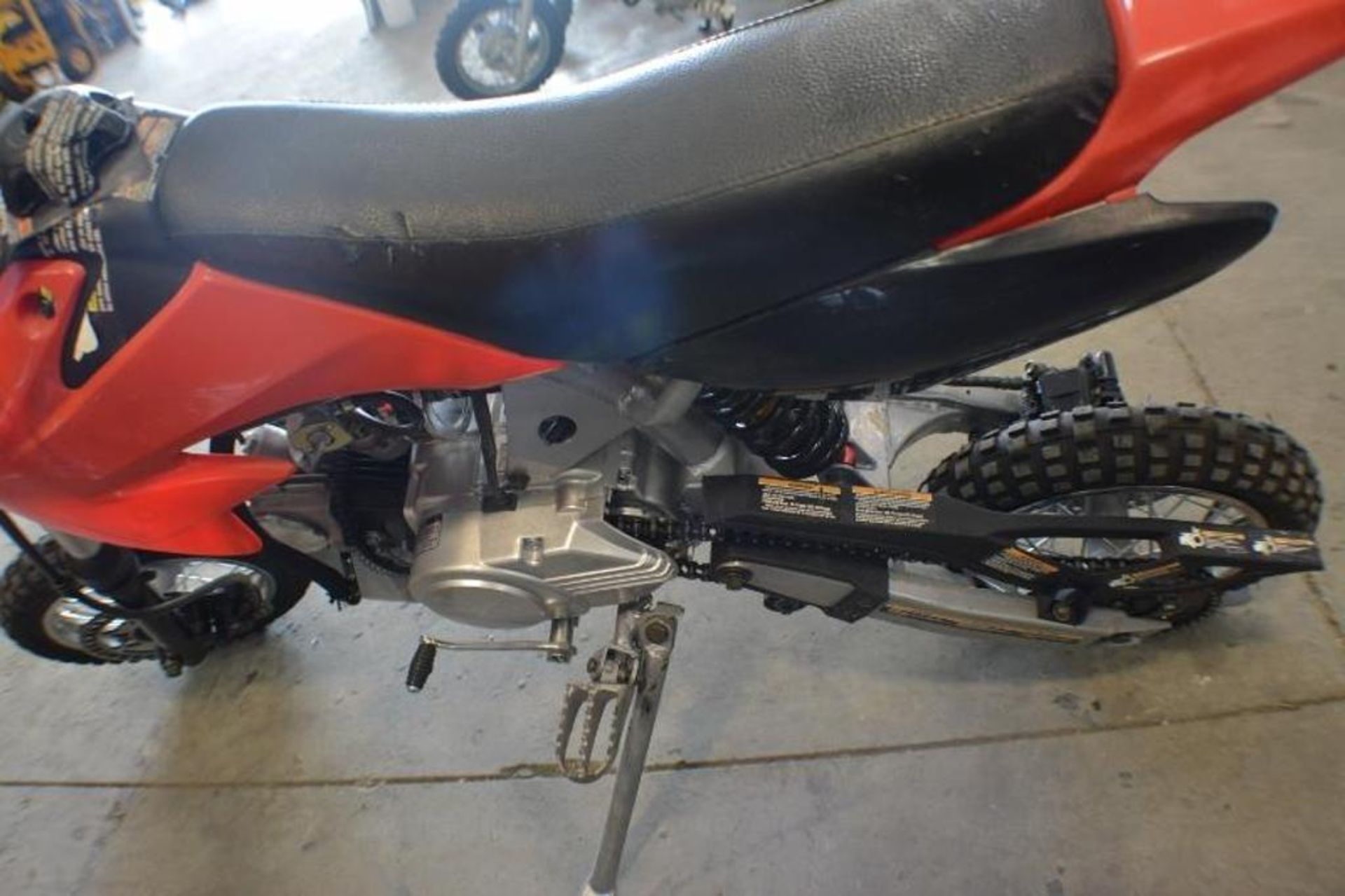 Dirt Bike 70cc 4 Stroke Red/Black Color. Key is missing . This unit is for EXPORT ONLY. Buyers ackno - Image 6 of 7
