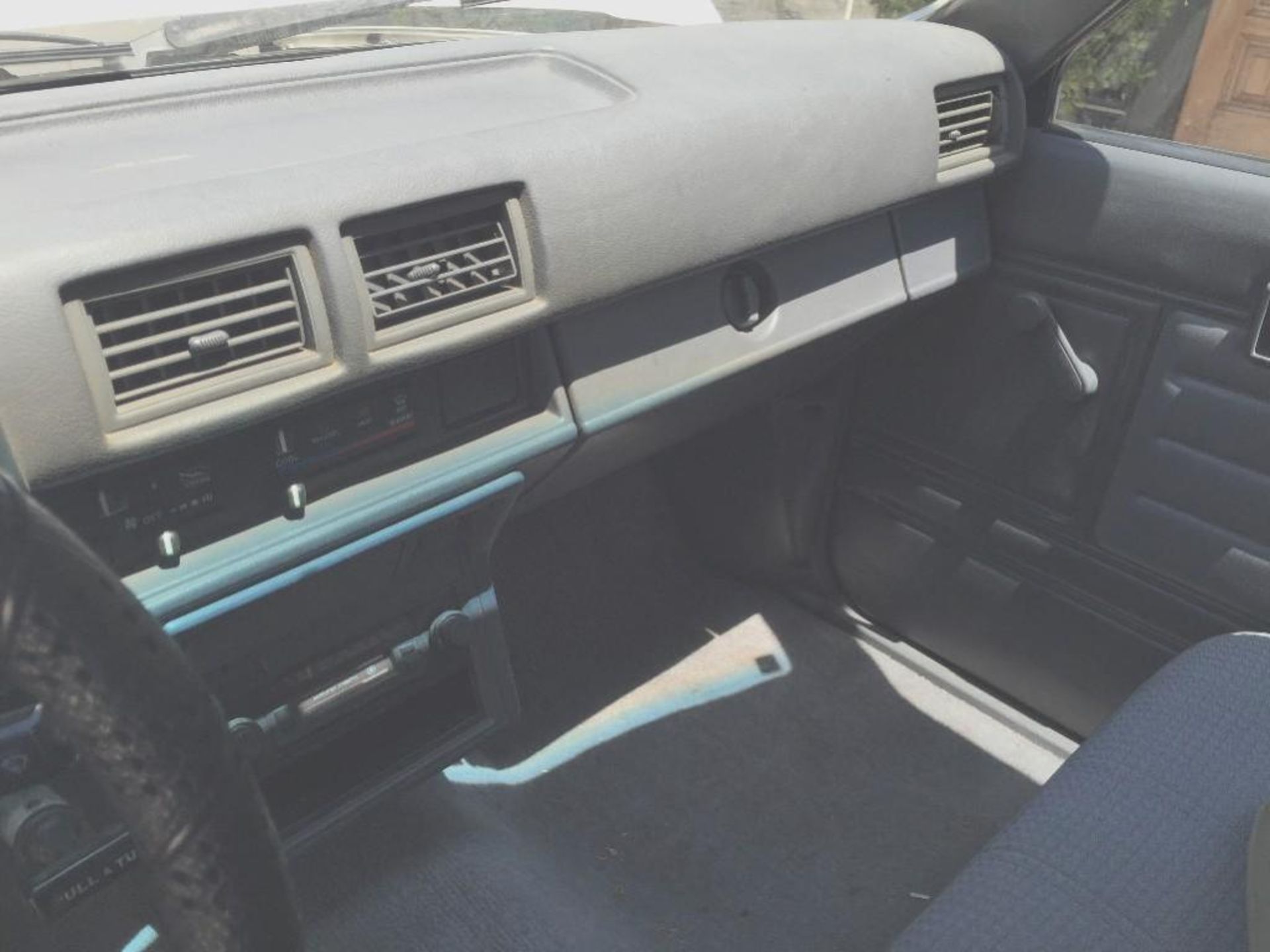 Toyota 1988 Pickup. 5 speed stick shift. - Image 15 of 17