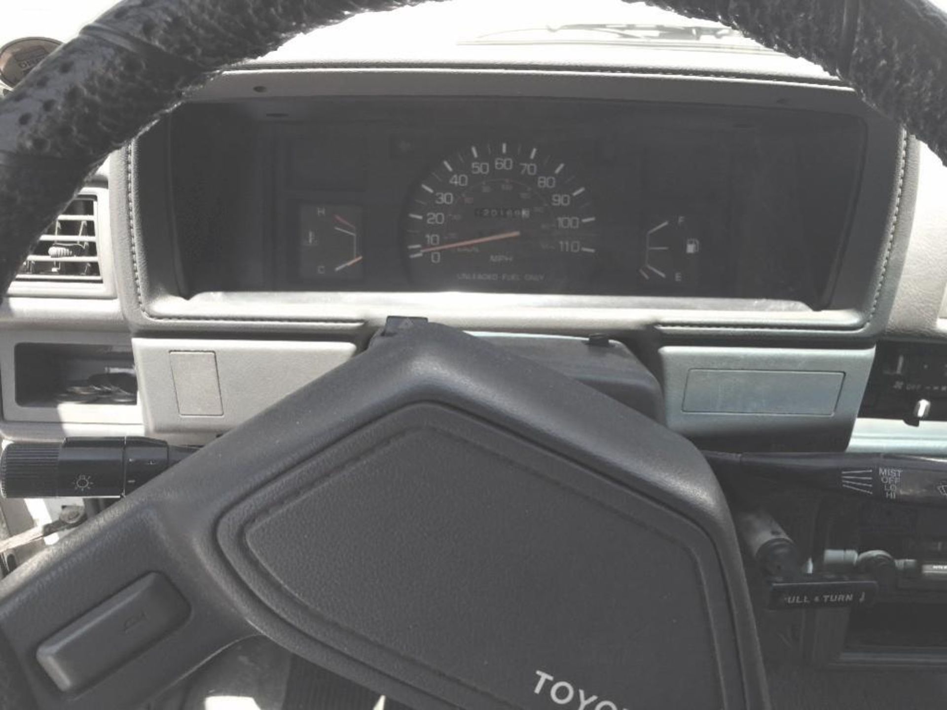 Toyota 1988 Pickup. 5 speed stick shift. - Image 16 of 17