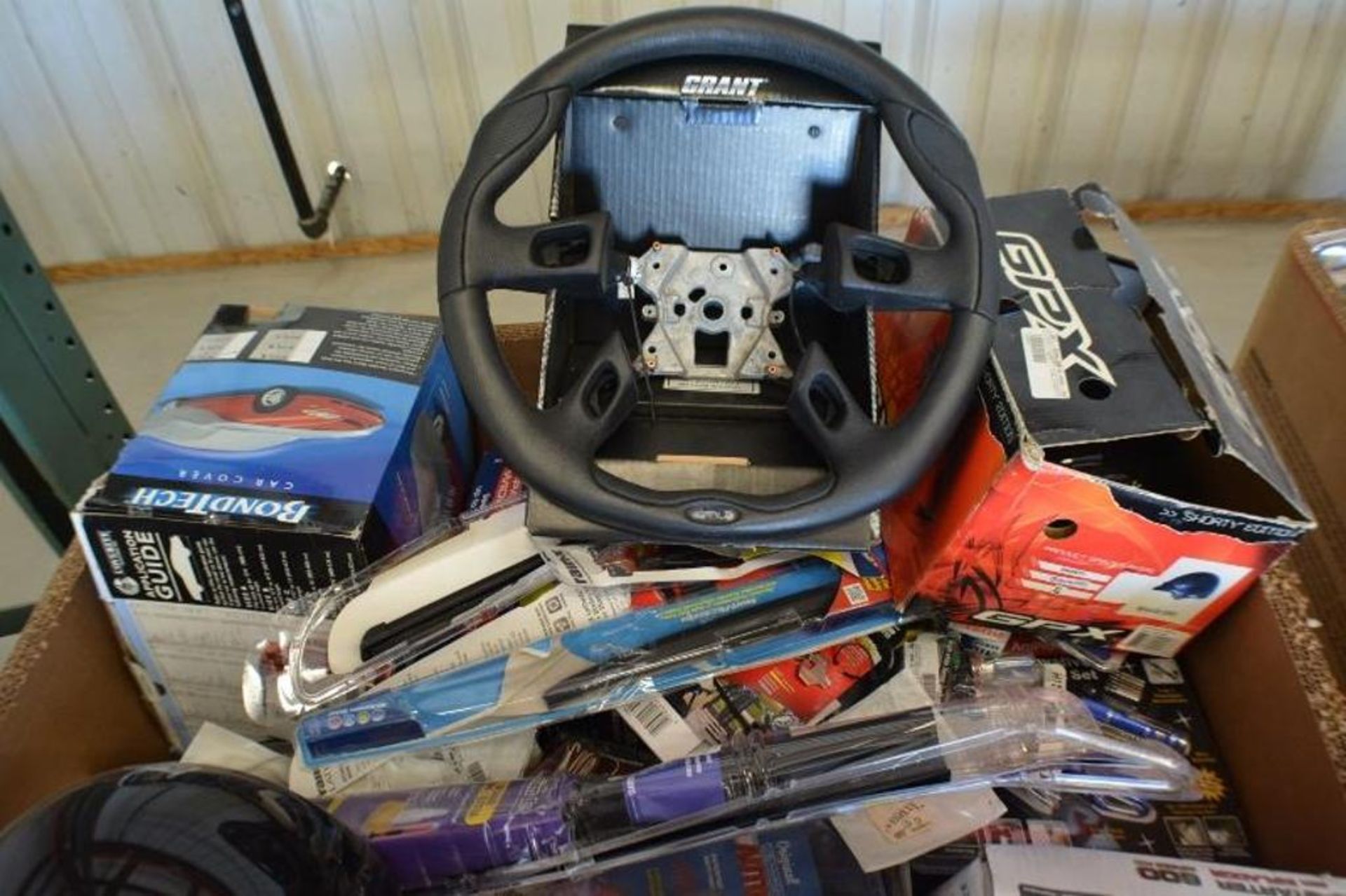 Car Accessories. Mechanic Tool Set + Steering Wheel Cover + Helmet + Taillight Cover + Seat Cover + - Image 3 of 13