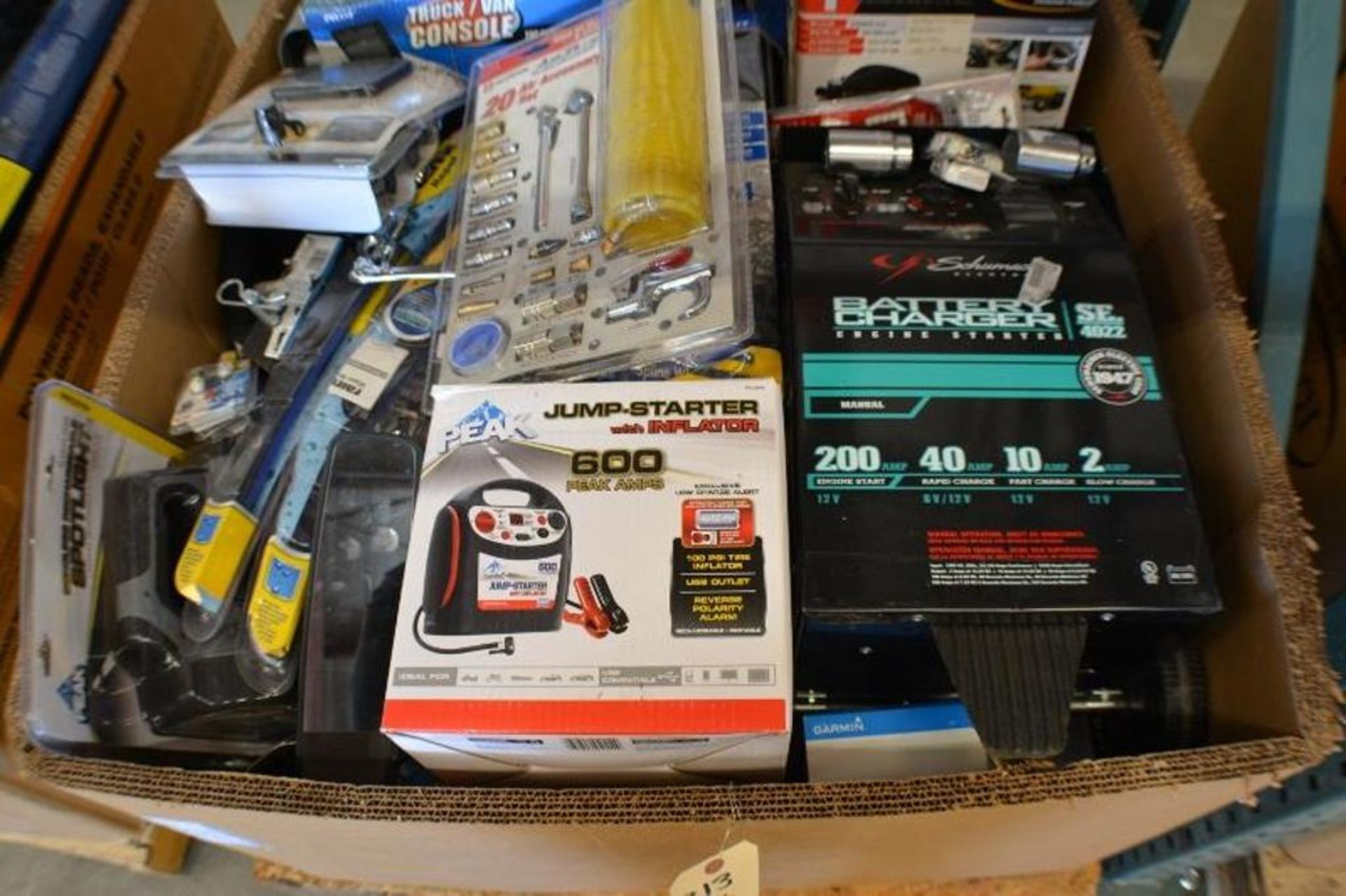 Car Accessories. 200AMP Battery Charger + 1 Gallon Air Compressor + Truck/Van Console + Air Accessor - Image 6 of 13