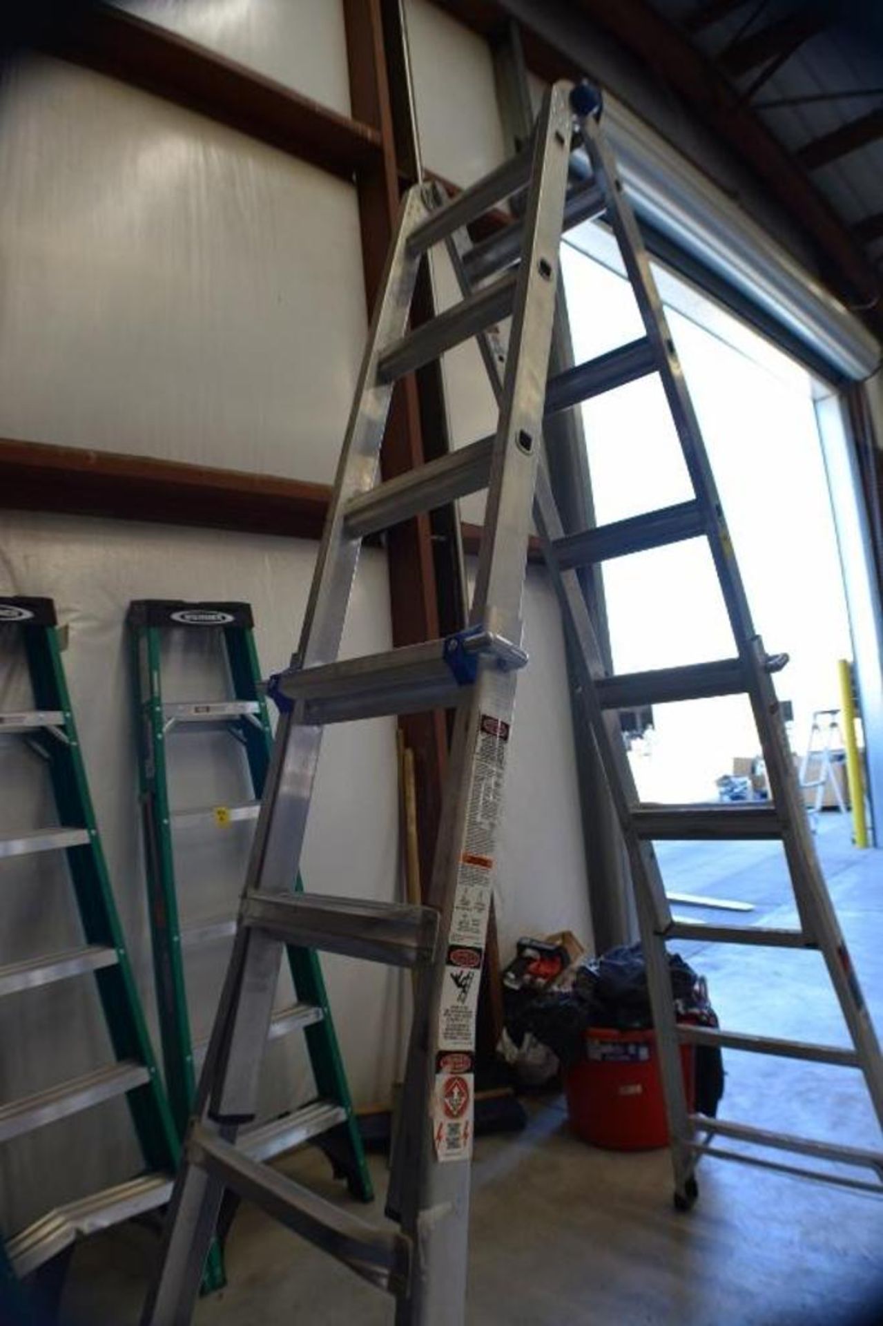 Werner Ladder 22ft Aluminum Telescoping Multi Position Ladder with 300lbs capacity Type IA Duty Rati - Image 4 of 6