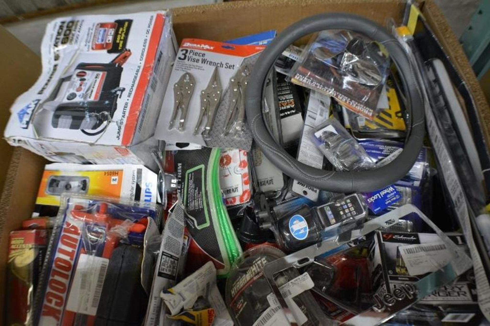 Car Accessories + Tool Parts. Jump Starter + Seat Covers + Steering Wheel Cover + Auto lock + Ratche - Image 13 of 13