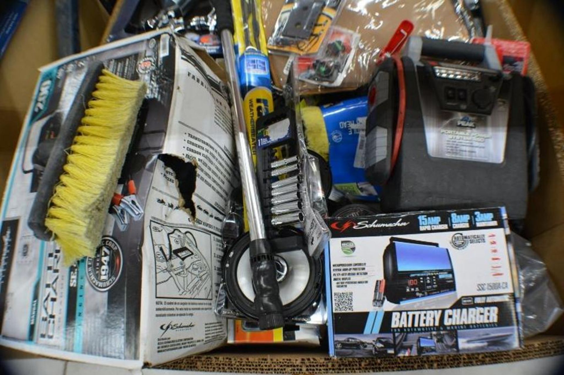 Car Accessories. Portable Battery Charger + 600AMP Jump Starter + Power Inverter + Licenses Plate Co - Image 12 of 15