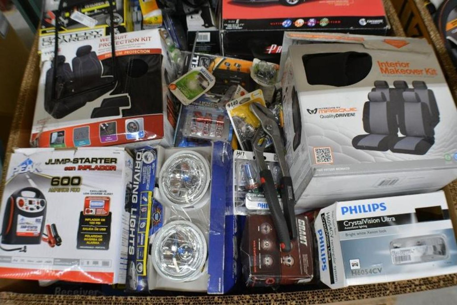 Car Accessories. Assorted Car Accessories + Assorted Sizes Hitches + Jump Starter + Seat Covers + Ba - Image 3 of 13