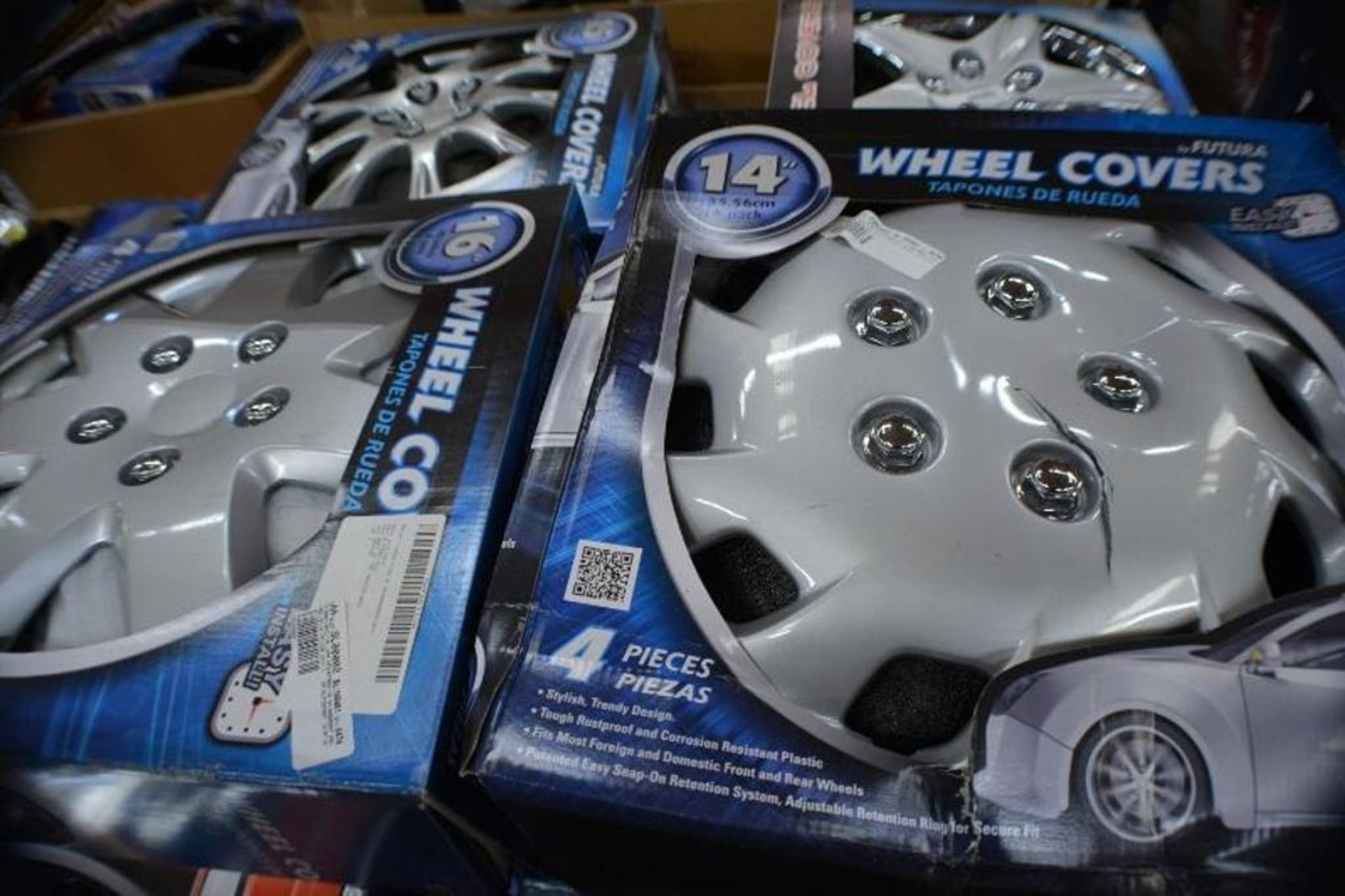 Car Accessories. Assorted Styles and Sizes Wheel Covers + Seat Cover + Car Cover + Air Compressor + - Image 8 of 21