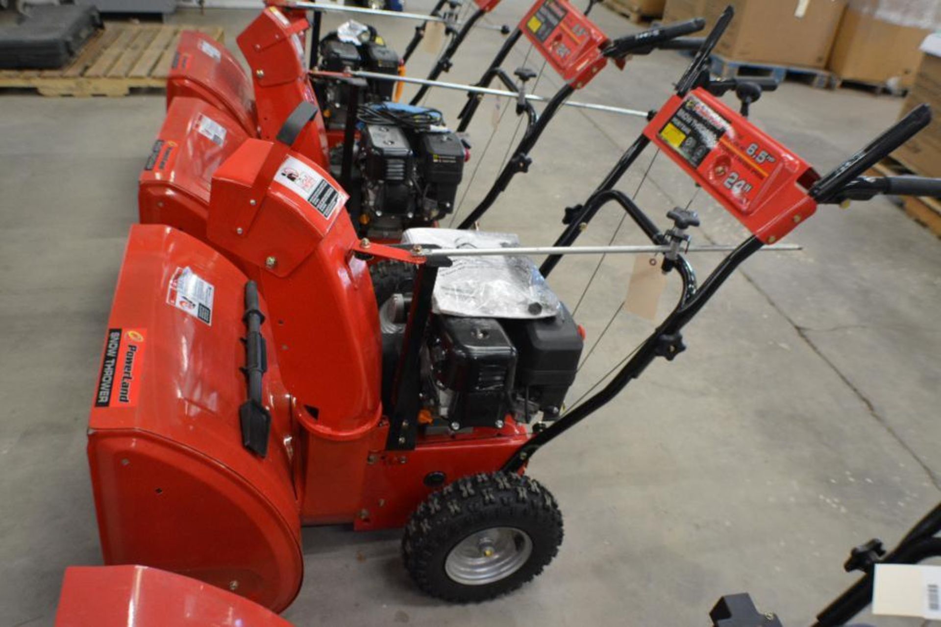 Snow Thrower 24in. 6.5HP with electric Start Engine 4 Stroke by Powerland - Image 5 of 6
