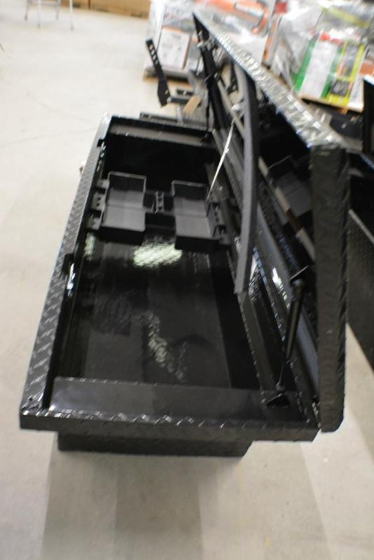 Aluminum tool box 7ft full size. Black color with key. - Image 4 of 5