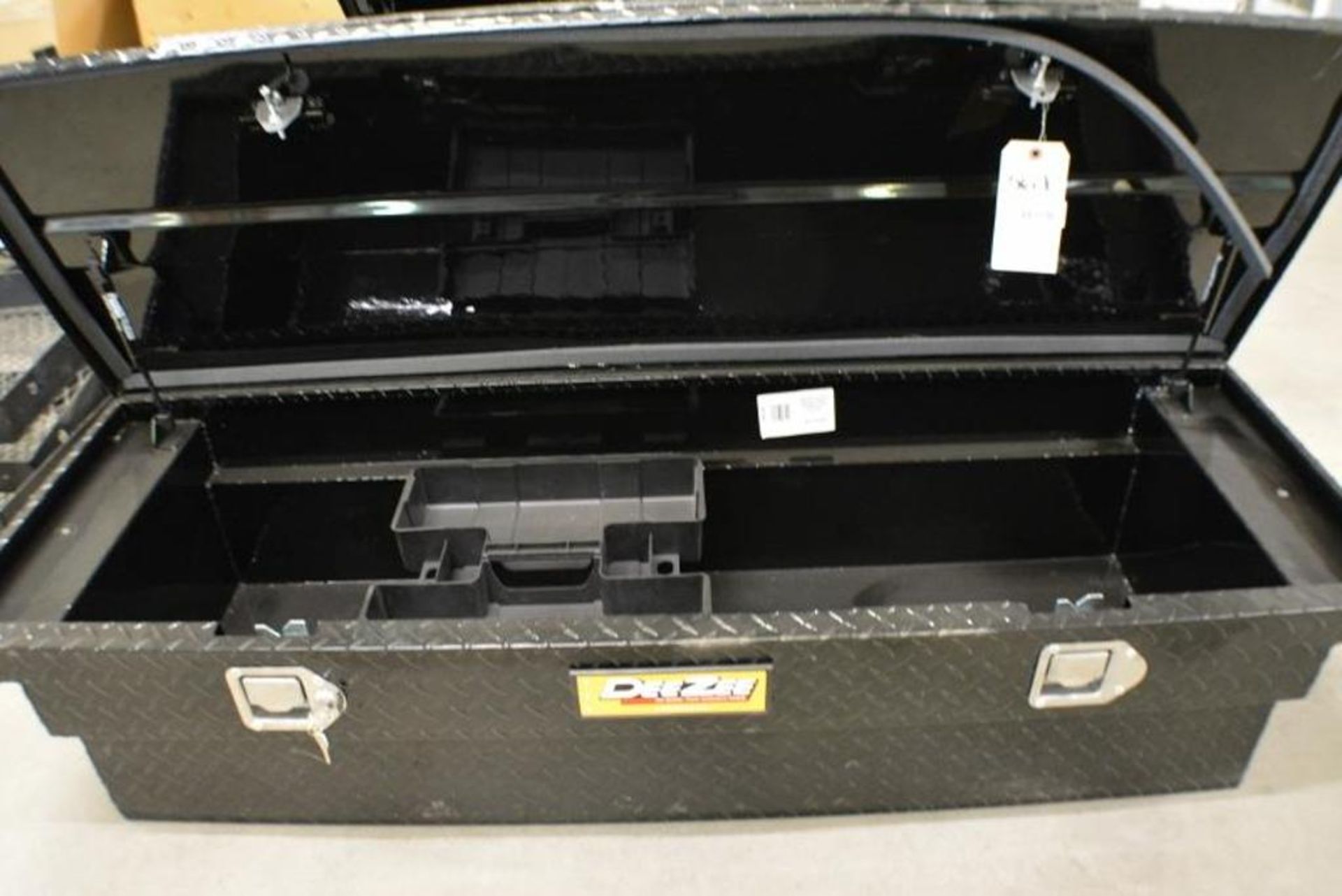 Aluminum tool box 7ft full size. Black color with key. - Image 3 of 5