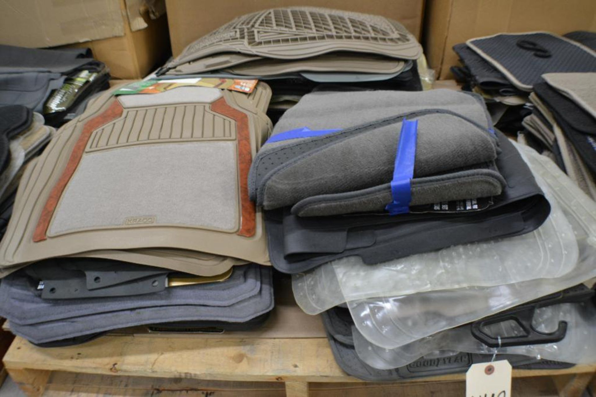 Car Mats. Universal Fit Assorted Styles and Colors. Contents of Pallet - Image 3 of 3