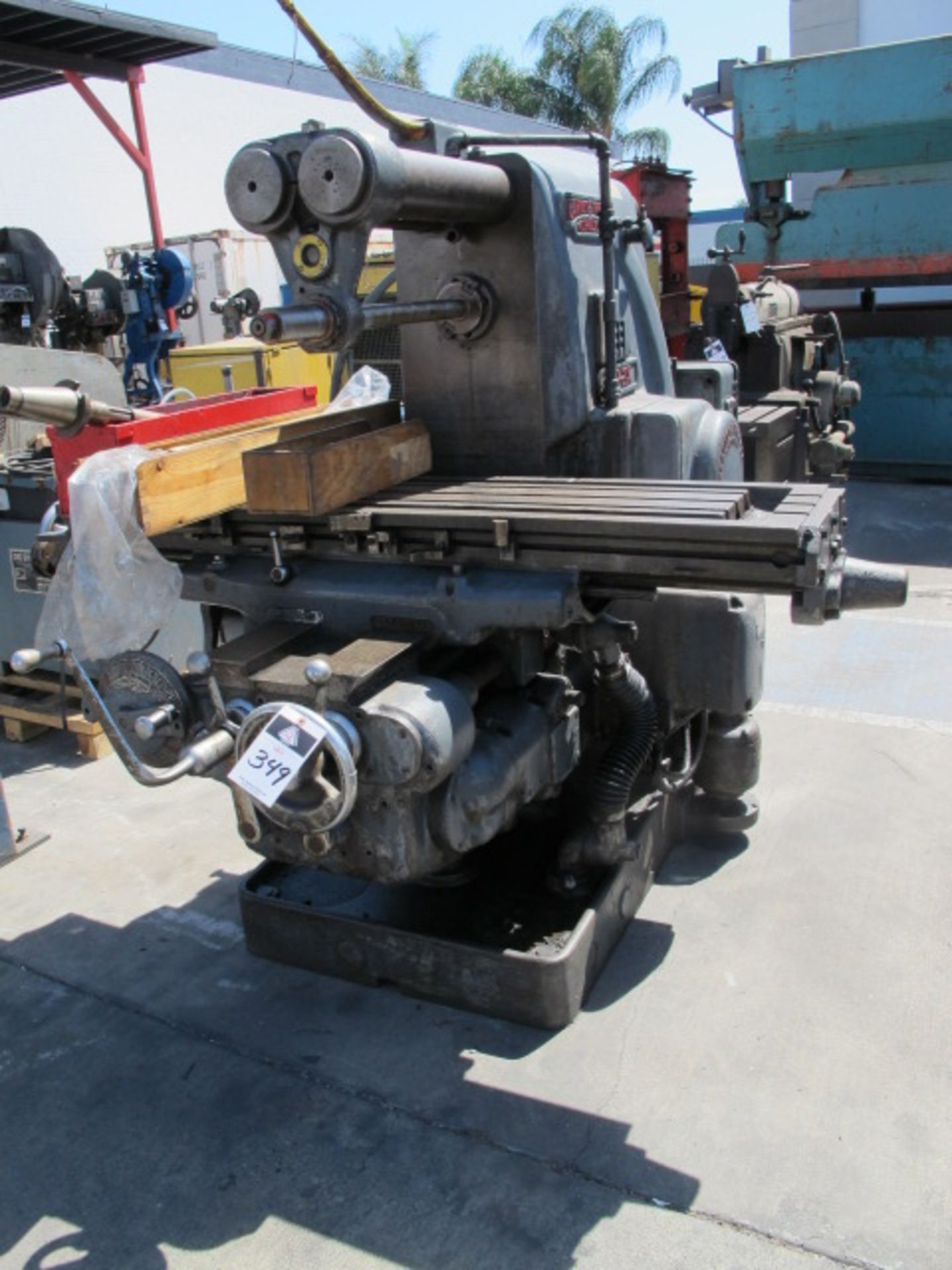 Milwaukee Kearney & Trecker mdl. 7 ½ HP-2CK Horizontal Mill s/n 7-6809 w/ 15-1500 RPM, Power