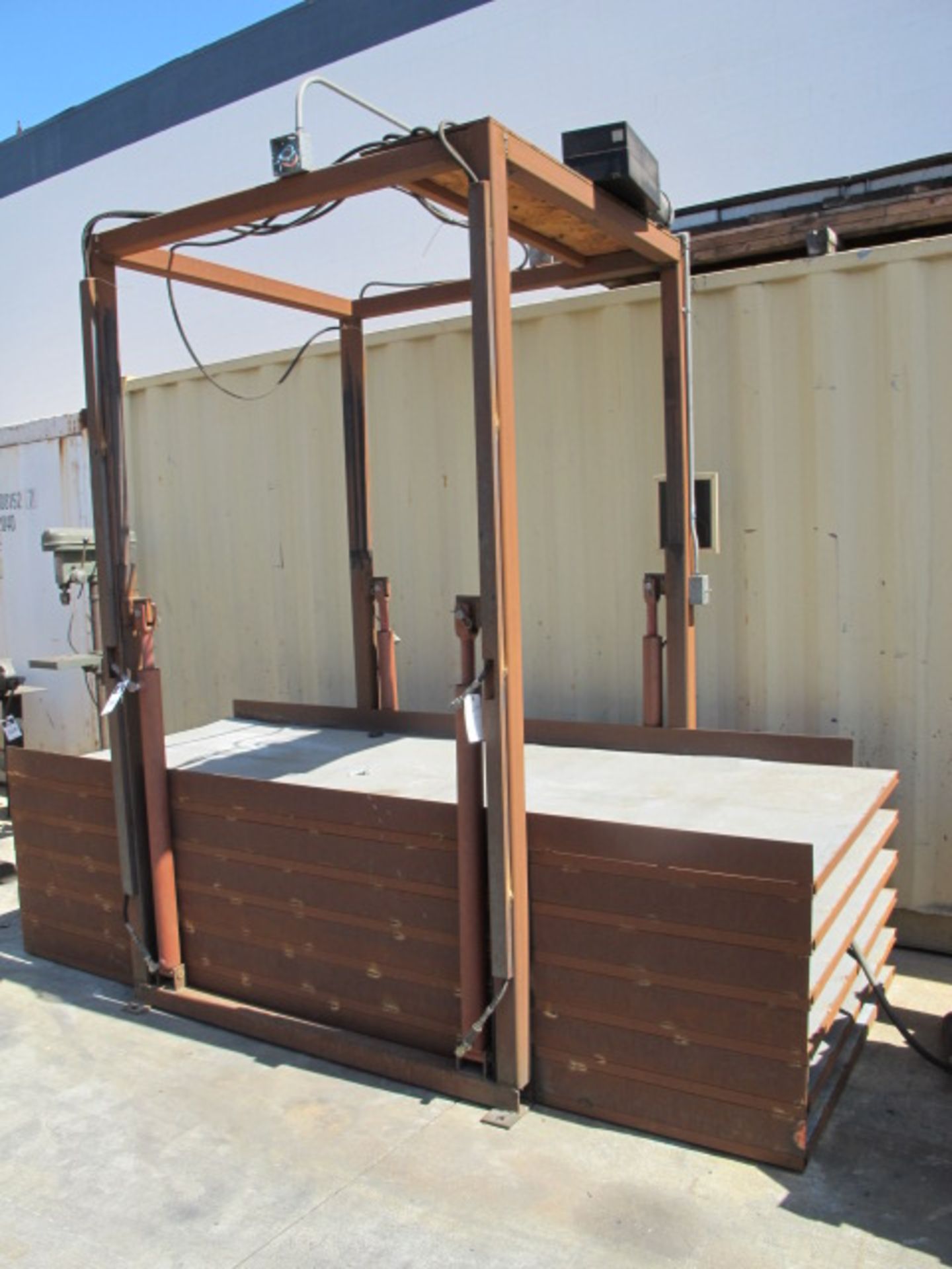 Hydraulic Material Lift - Image 2 of 2