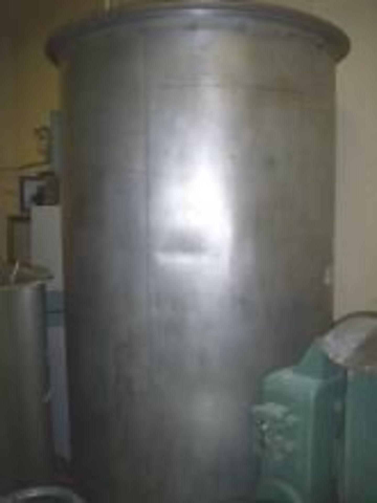 Used 2500 Litre Stainless Steel Single Wall Tank.   Load Out Fee:100