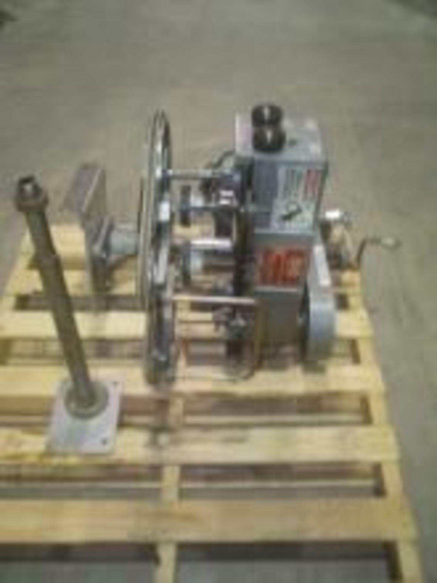 Used Kinsley Corp. Roll Tite Cap Tightener (Retorquer). Electrics: 125Volts, 20 Amps. Load Out Fee: