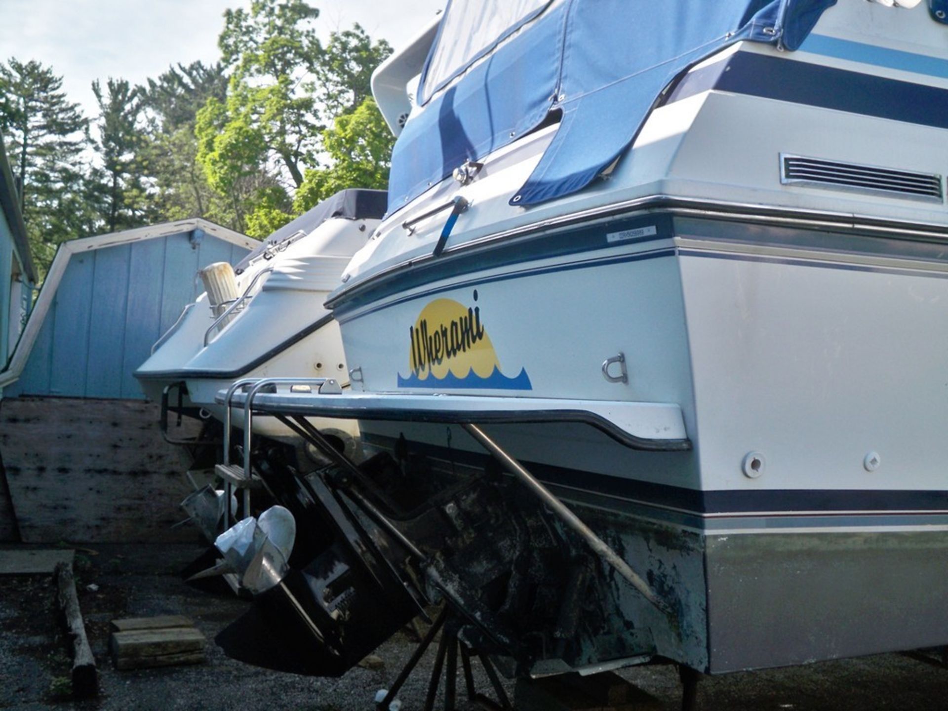 CARVER MONTEGO 2757 CRUISER BOAT LENGTH: 27 FT. 3 IN. BEAM: 10 FT. 0 IN. PROPULSION TYPE: STERN - Image 3 of 17