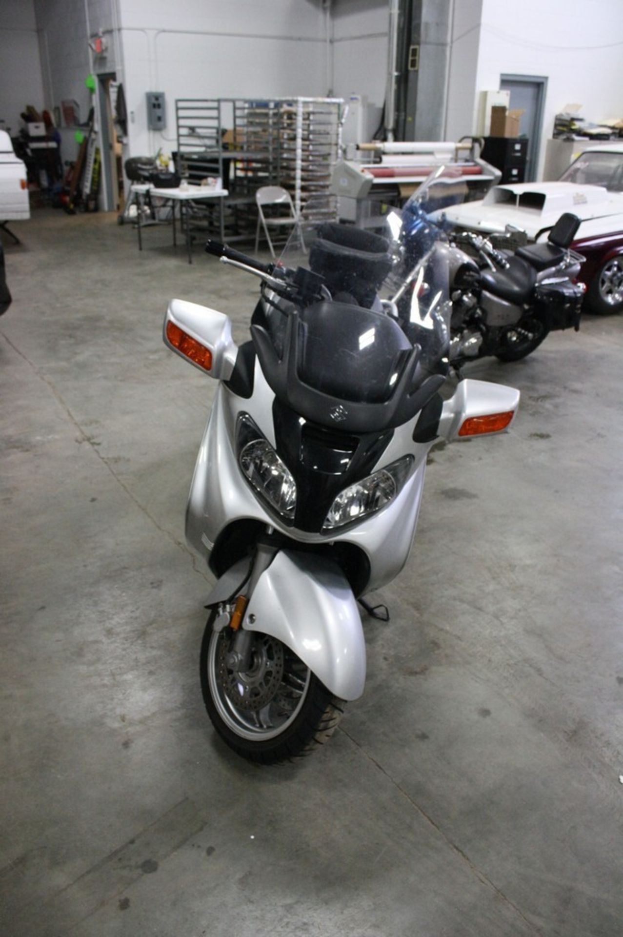 2003 SUZUKI BURGMAN 650 GAS SCOOTER VIN: JS1CP51A932101103 �, 15, 366 MILES SHOWN ON ODOMETER - Image 2 of 5