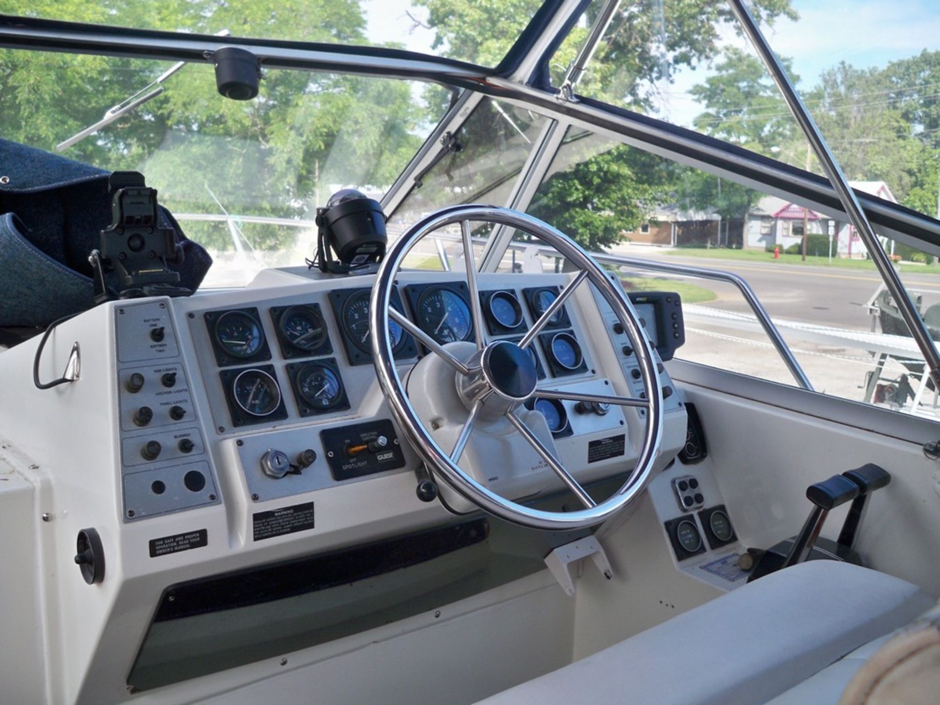 CARVER MONTEGO 2757 CRUISER BOAT LENGTH: 27 FT. 3 IN. BEAM: 10 FT. 0 IN. PROPULSION TYPE: STERN - Image 10 of 17